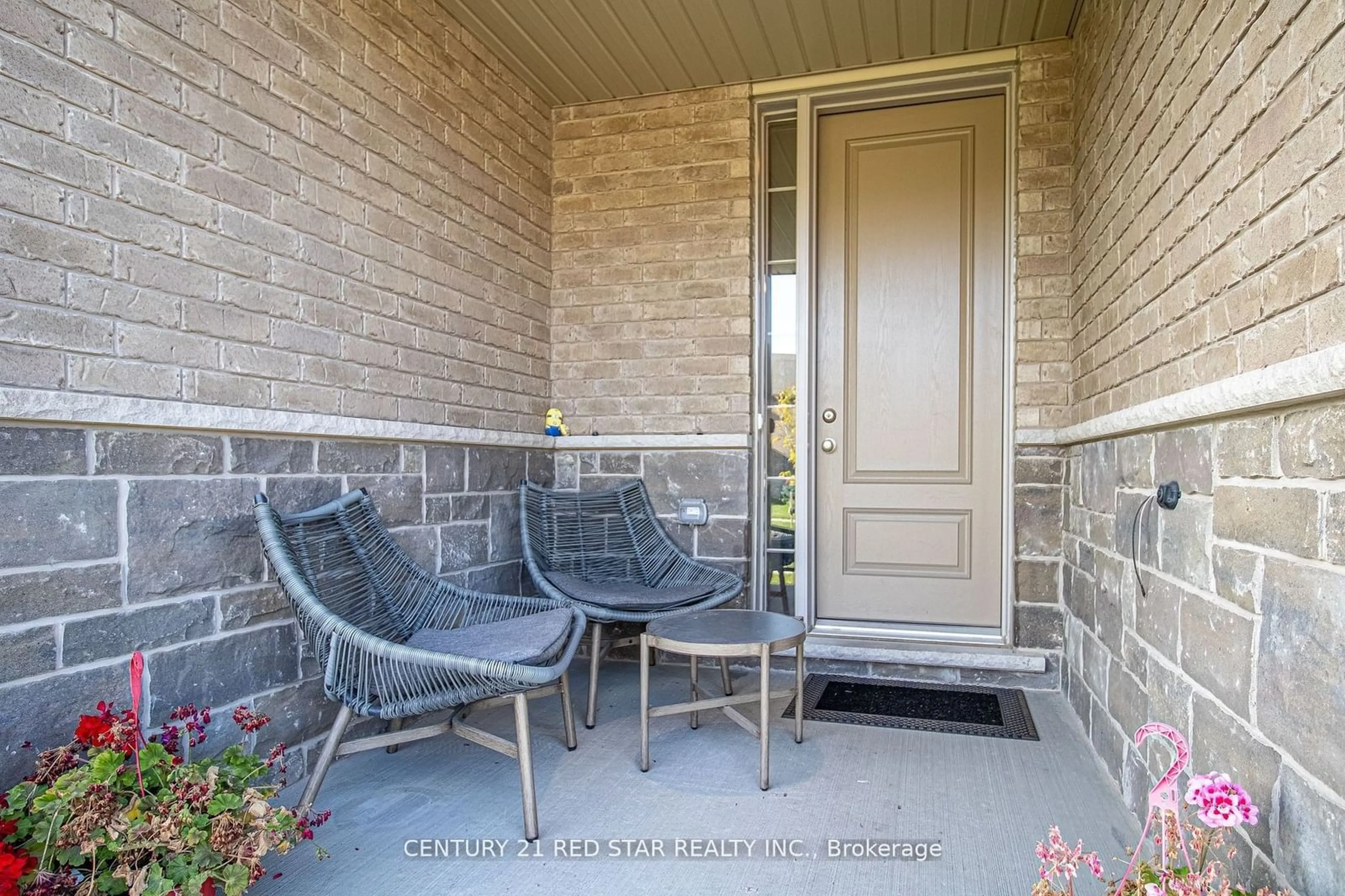 Patio, street for 214 Poppy Dr, Guelph Ontario N1L 0N2