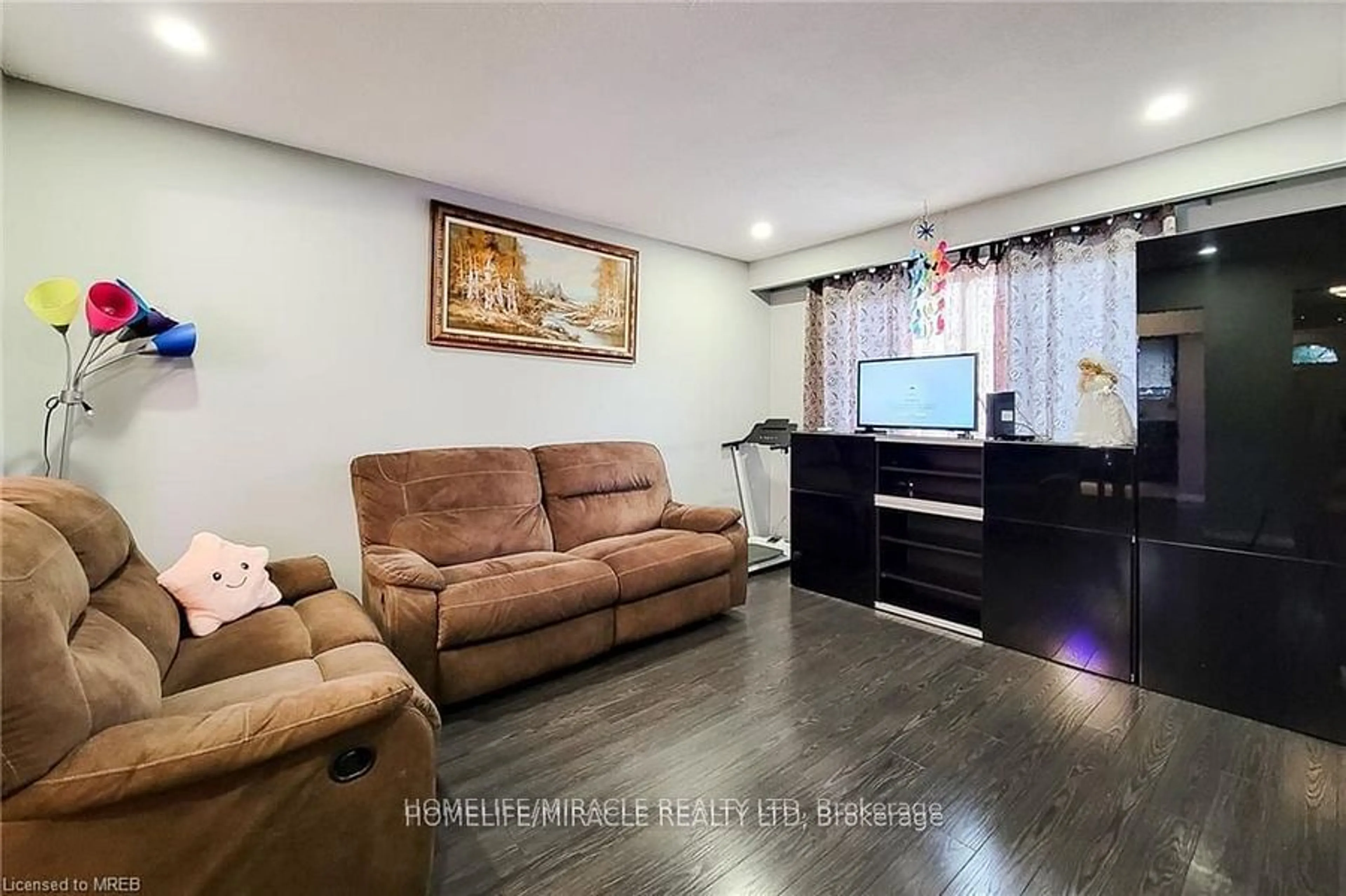 Living room with furniture, wood/laminate floor for 62 Riverdale Dr, Hamilton Ontario L8E 1K3