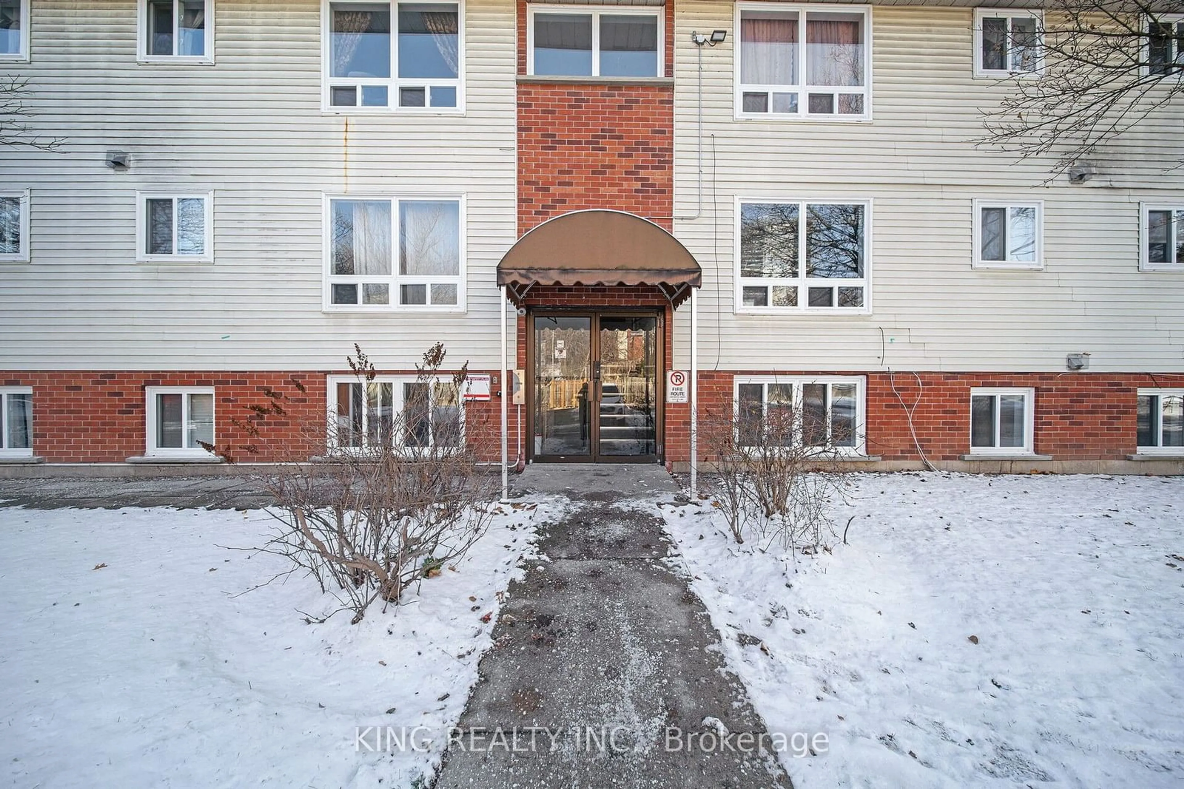 Indoor entryway for 119 Cedar St #1, Kitchener Ontario N2G 3L6