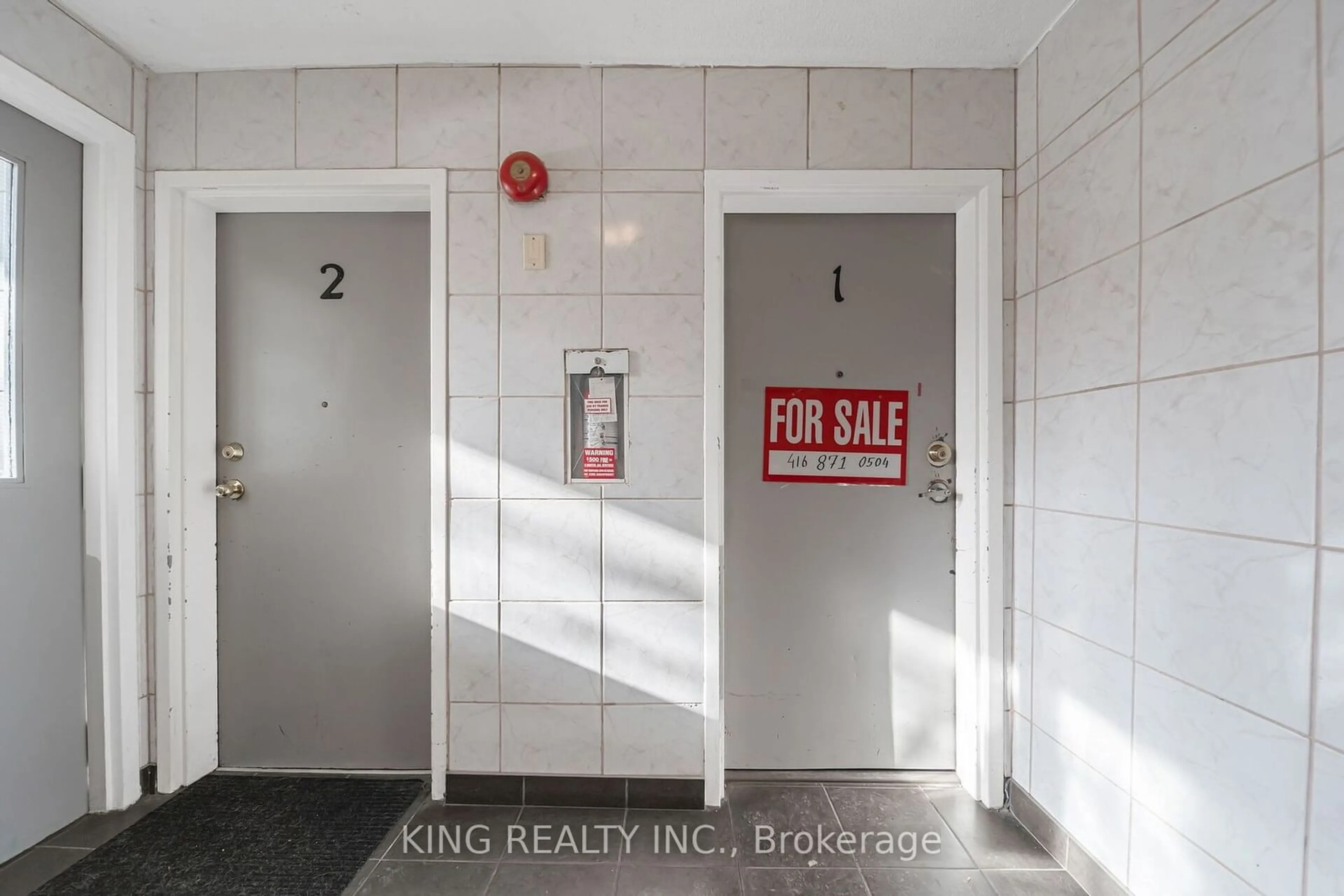 Indoor entryway for 119 Cedar St #1, Kitchener Ontario N2G 3L6