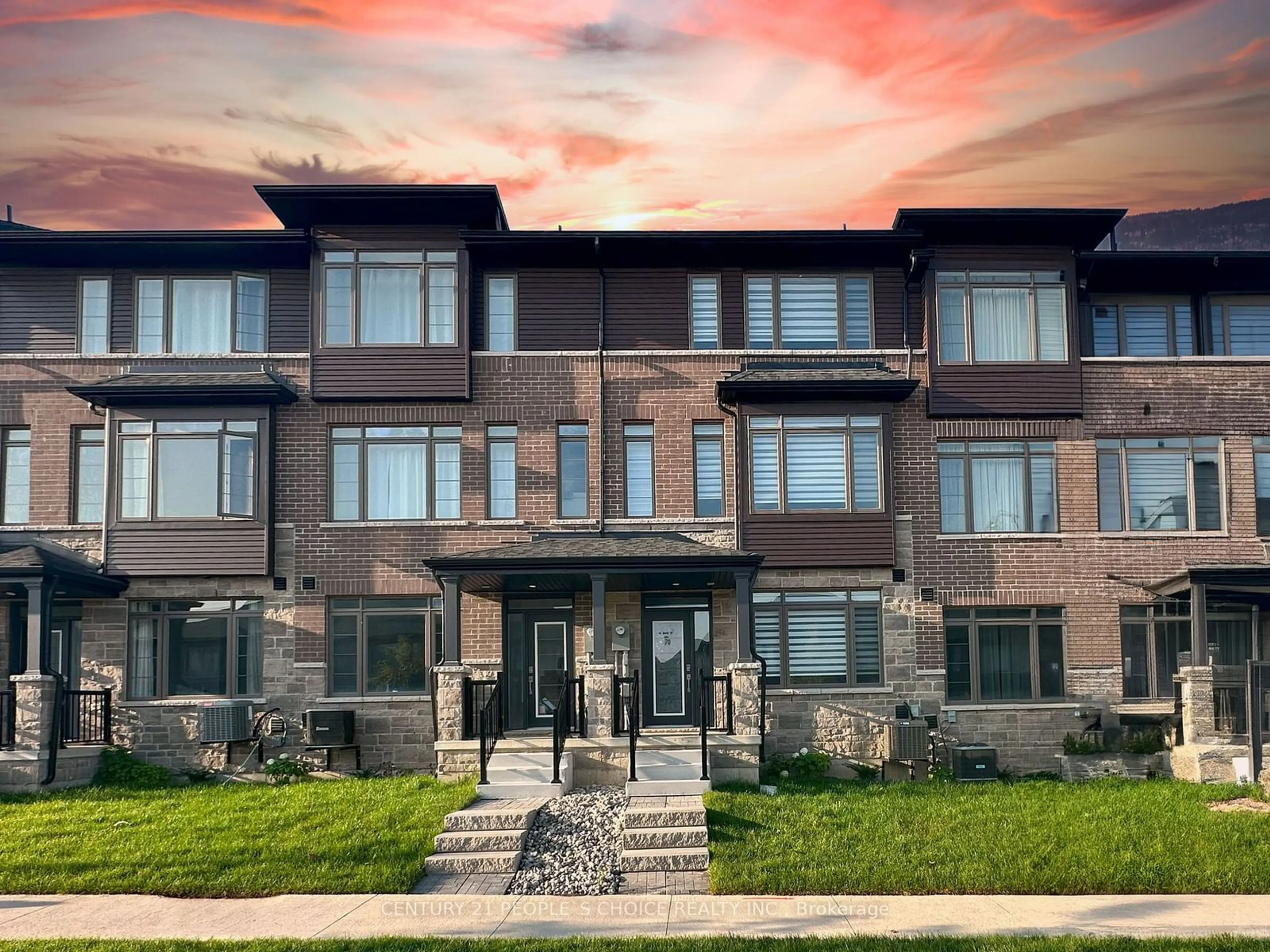 Home with brick exterior material, building for 61 Soho St #70, Hamilton Ontario L8J 0M6