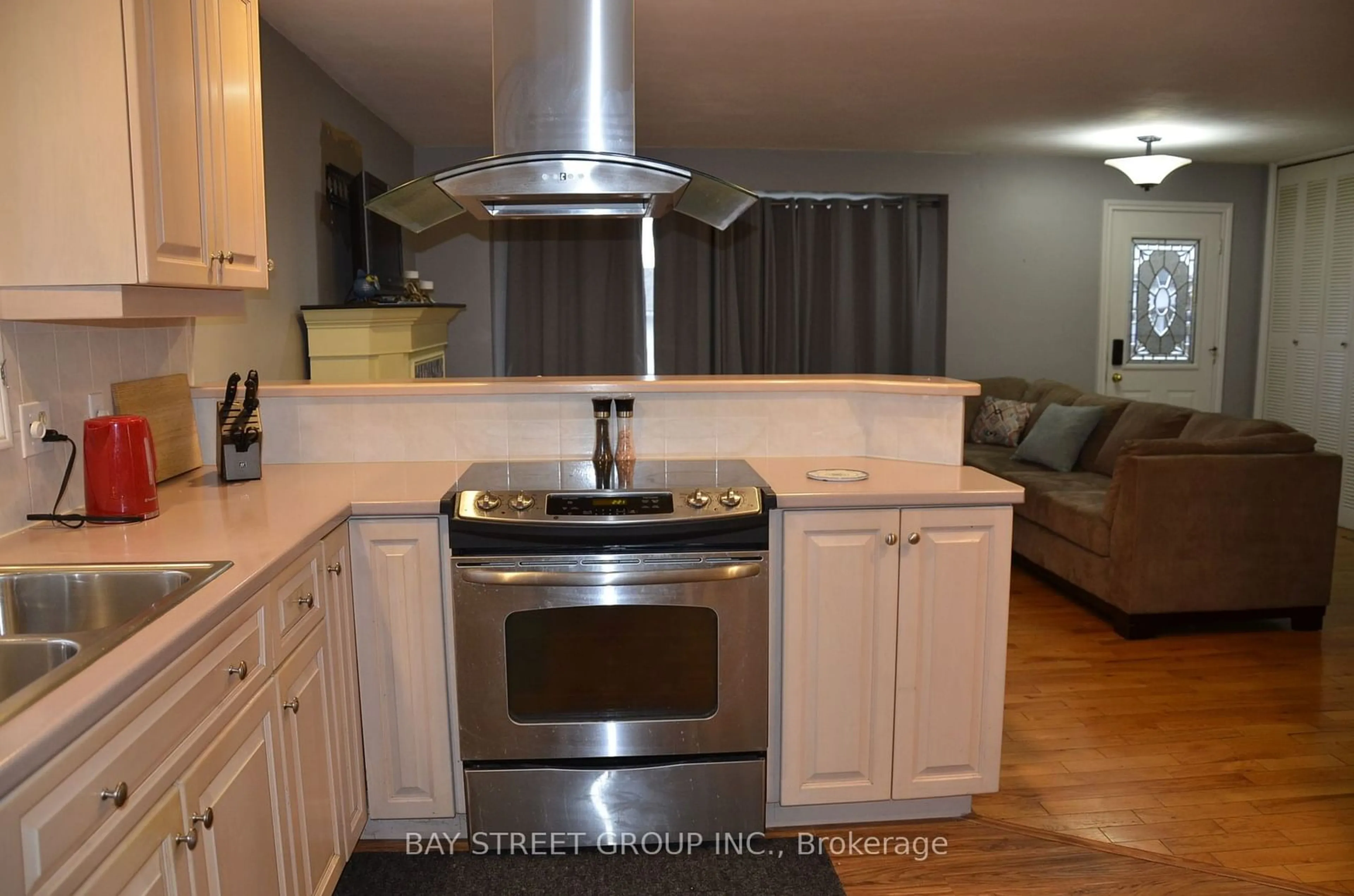 Open concept kitchen, unknown for 125 Loyalist Dr, Hamilton Ontario L8K 4J5