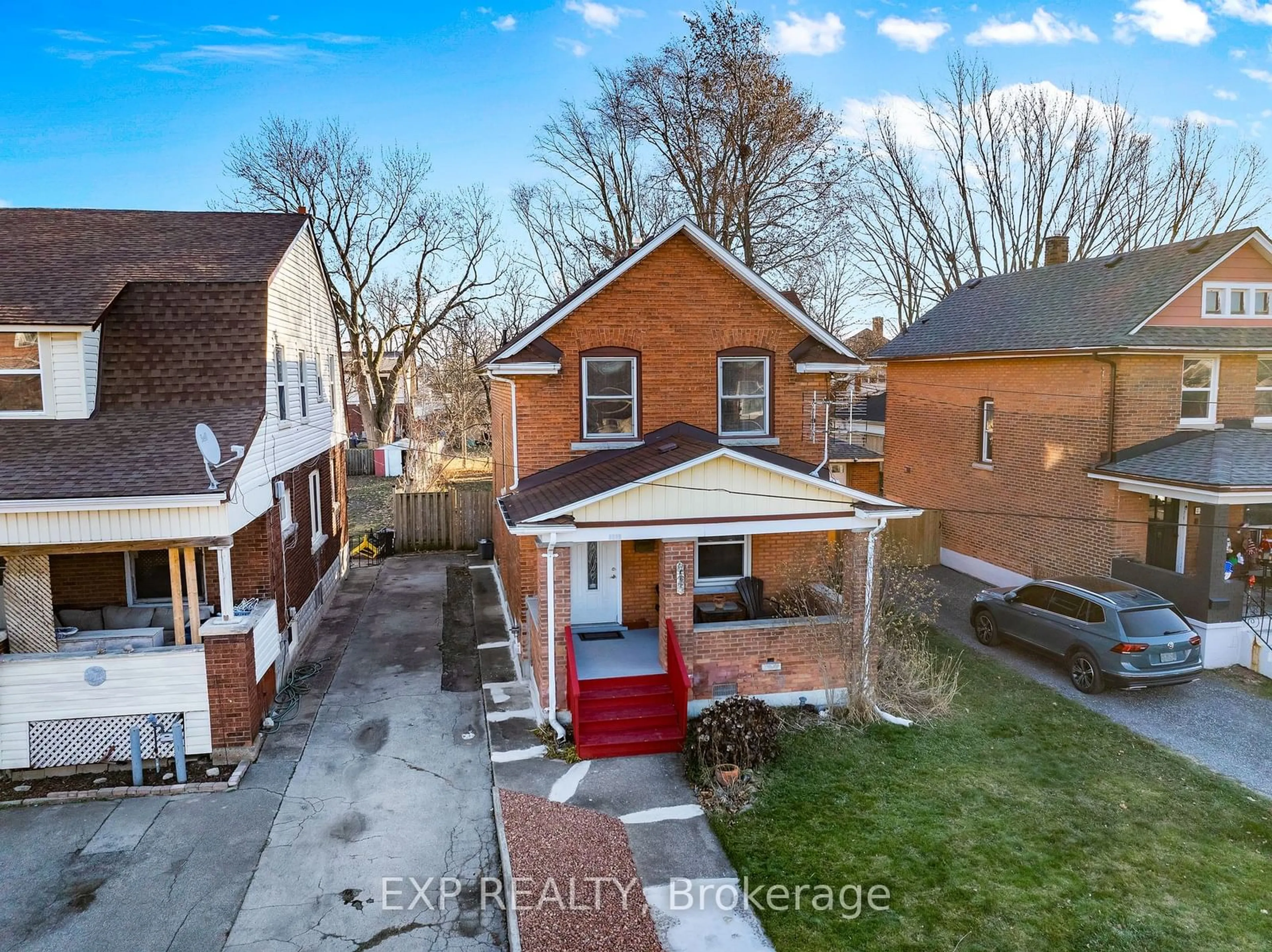 A pic from outside/outdoor area/front of a property/back of a property/a pic from drone, street for 4746 Fourth Ave, Niagara Falls Ontario L2E 4N8