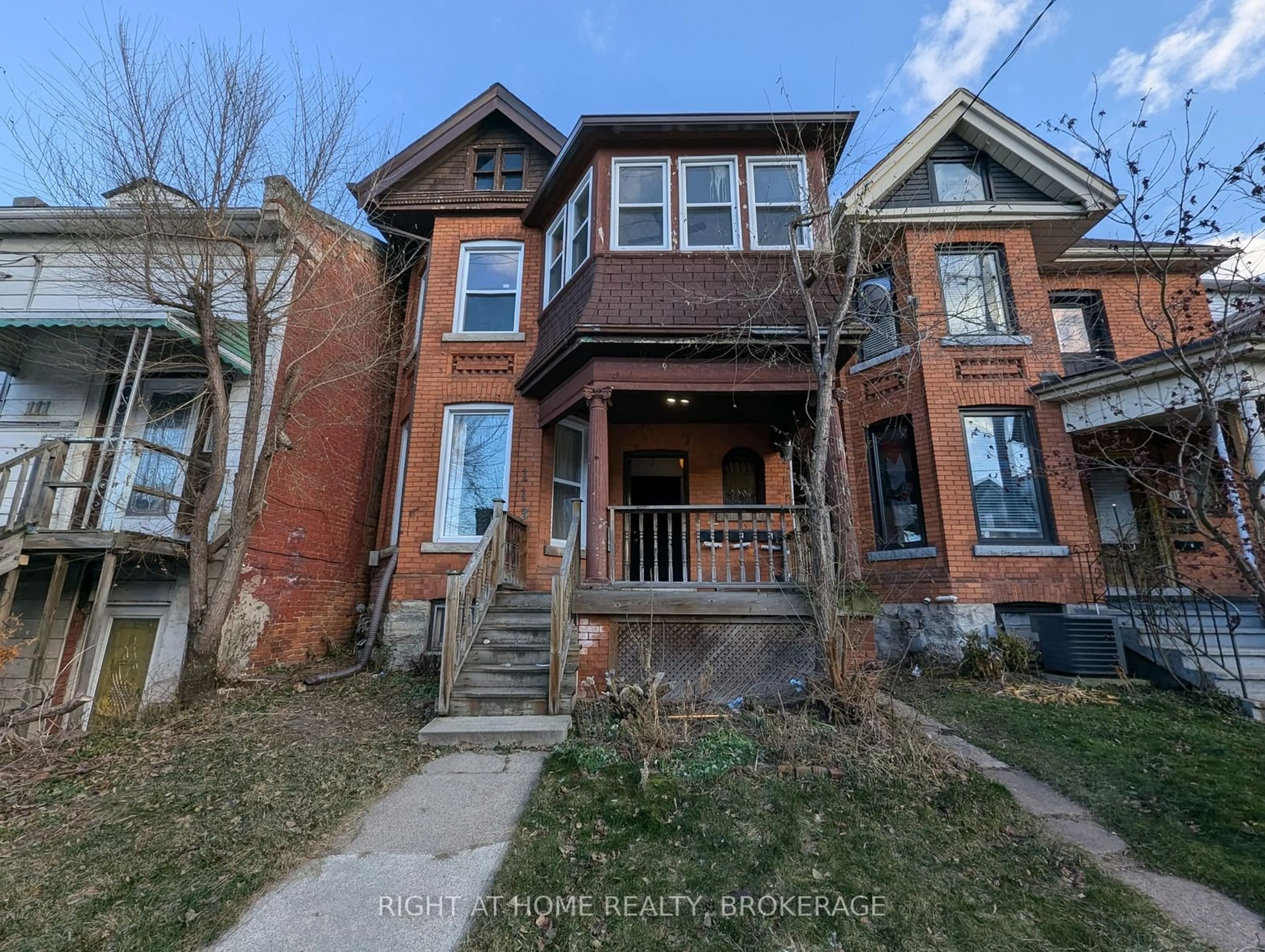 Home with brick exterior material, street for 113 Wellington St, Hamilton Ontario L8N 2R3