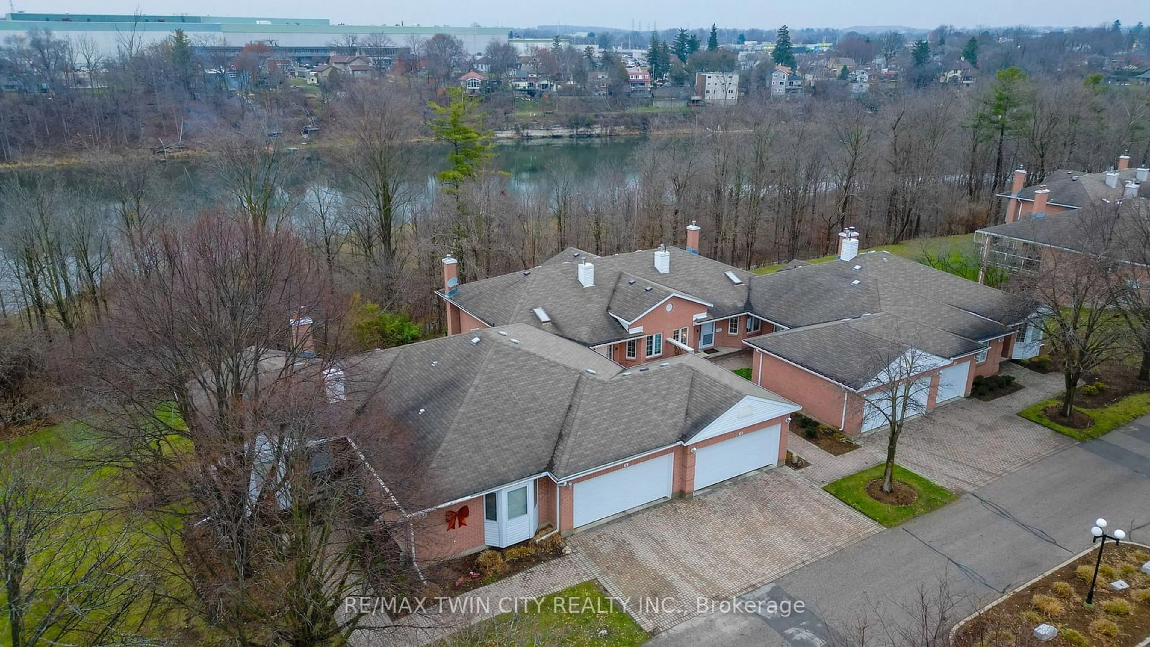 A pic from outside/outdoor area/front of a property/back of a property/a pic from drone, water/lake/river/ocean view for 337 George St #3, Cambridge Ontario N1S 4X7