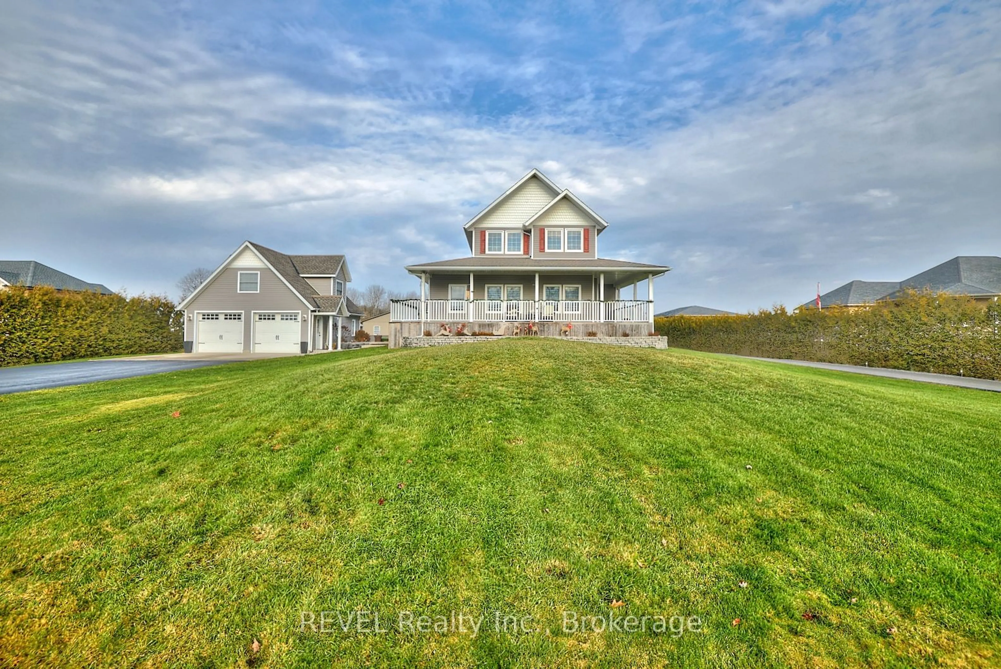 A pic from outside/outdoor area/front of a property/back of a property/a pic from drone, water/lake/river/ocean view for 5256 Beach Rd, Port Colborne Ontario L0S 1R0