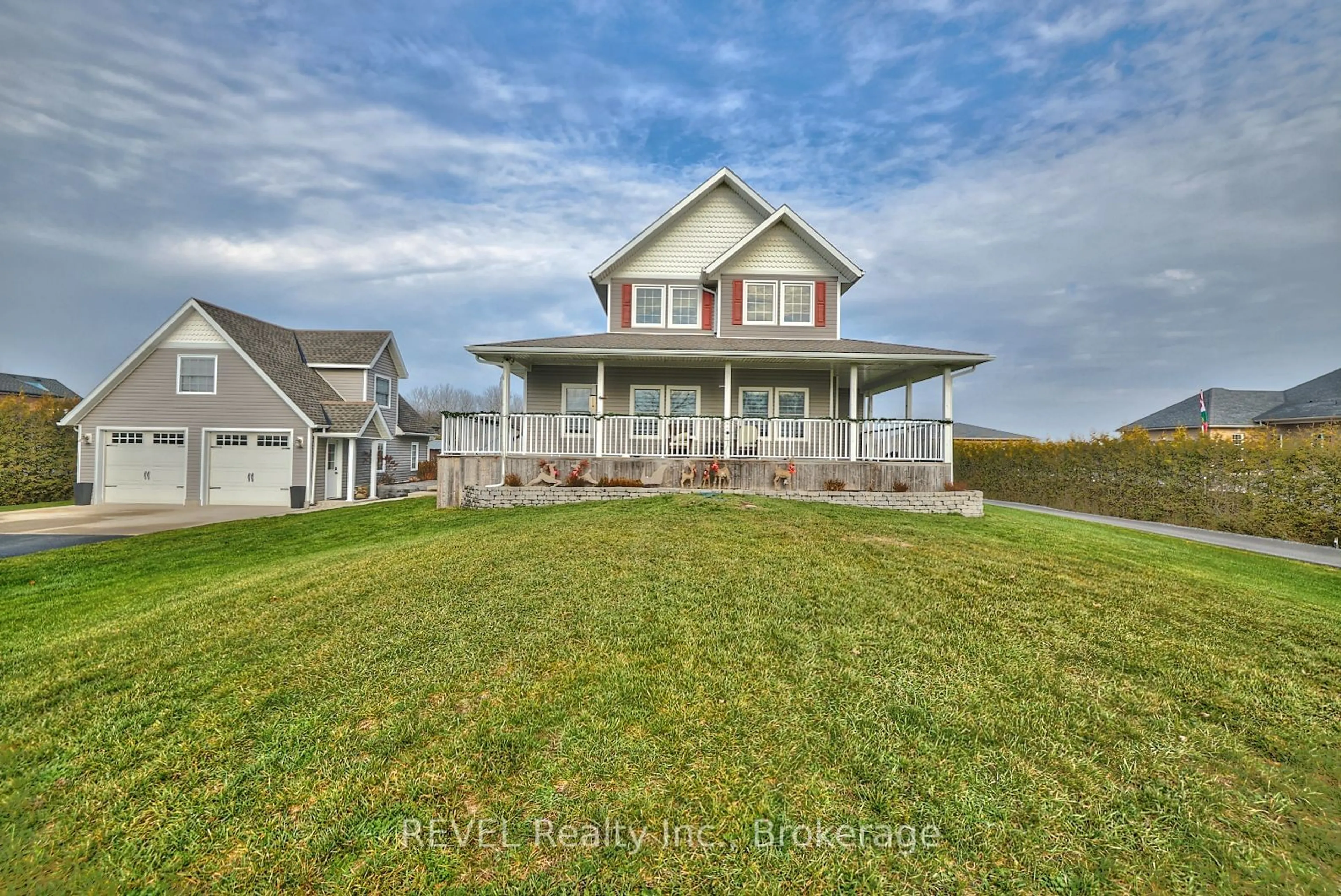 A pic from outside/outdoor area/front of a property/back of a property/a pic from drone, water/lake/river/ocean view for 5256 Beach Rd, Port Colborne Ontario L0S 1R0