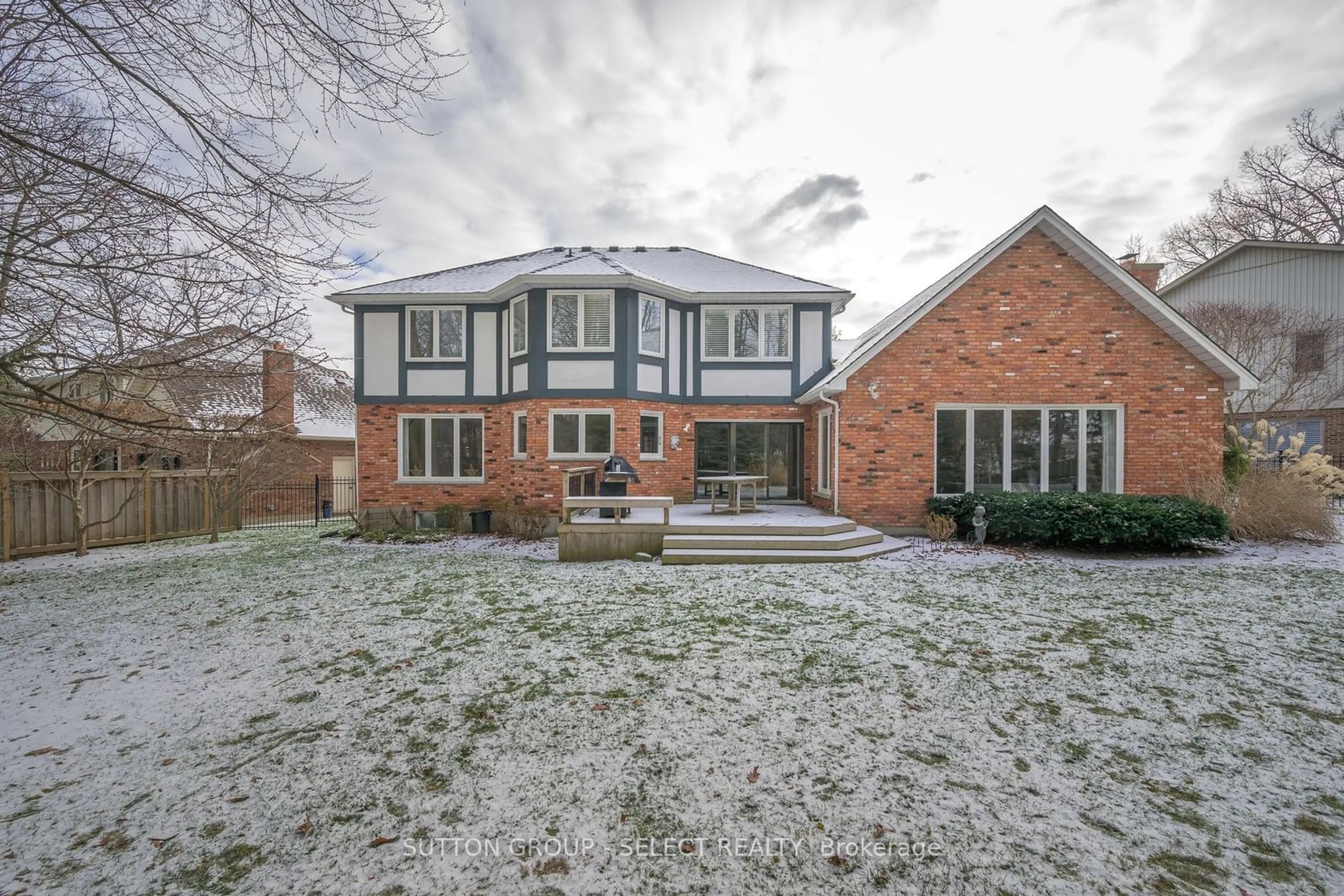 Home with brick exterior material, street for 27 Heathdale Crt, London Ontario N6K 4A9