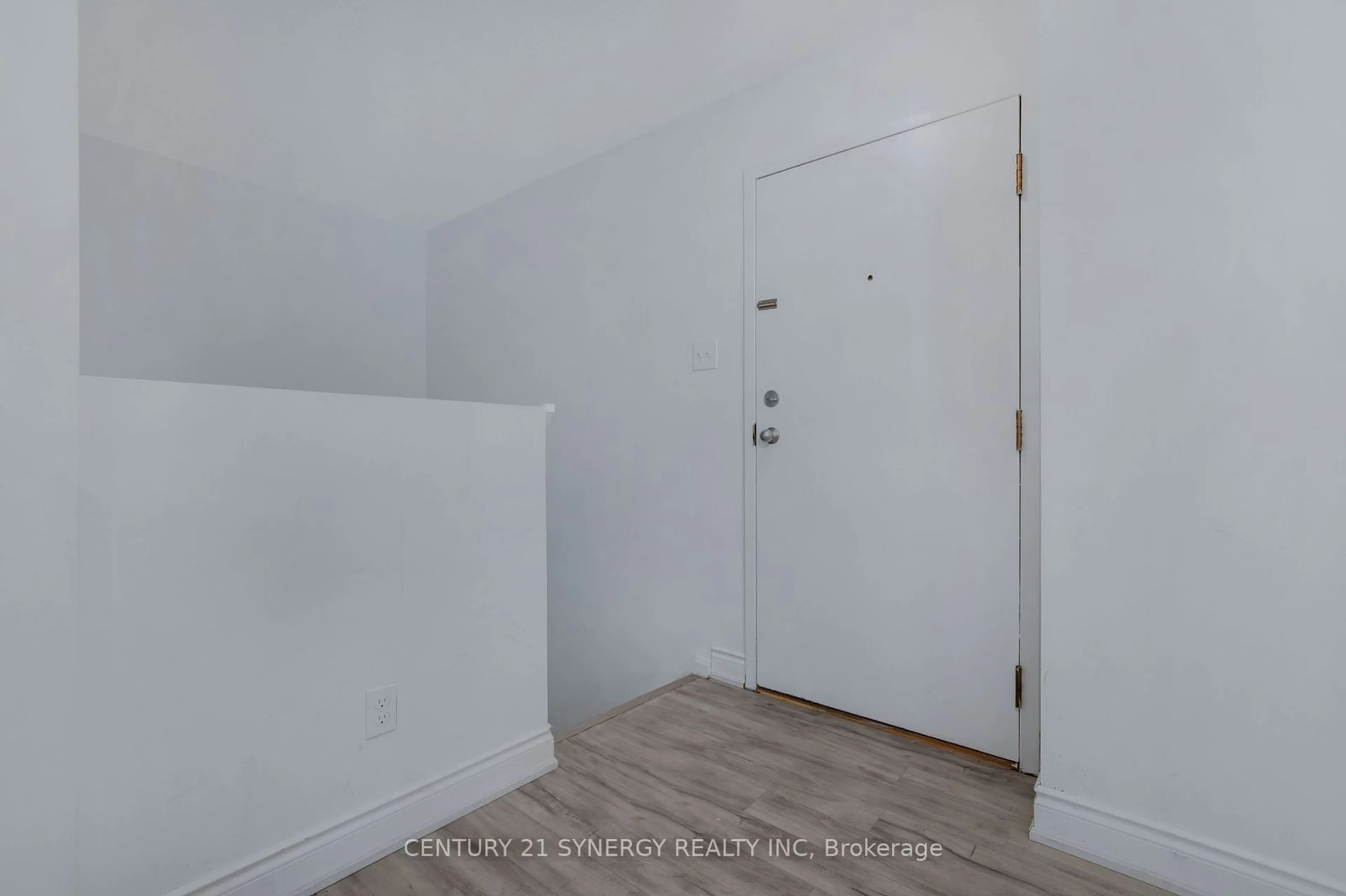 Indoor entryway for 1589 ST BERNARD St #403, Blossom Park - Airport and Area Ontario K1T 3H7