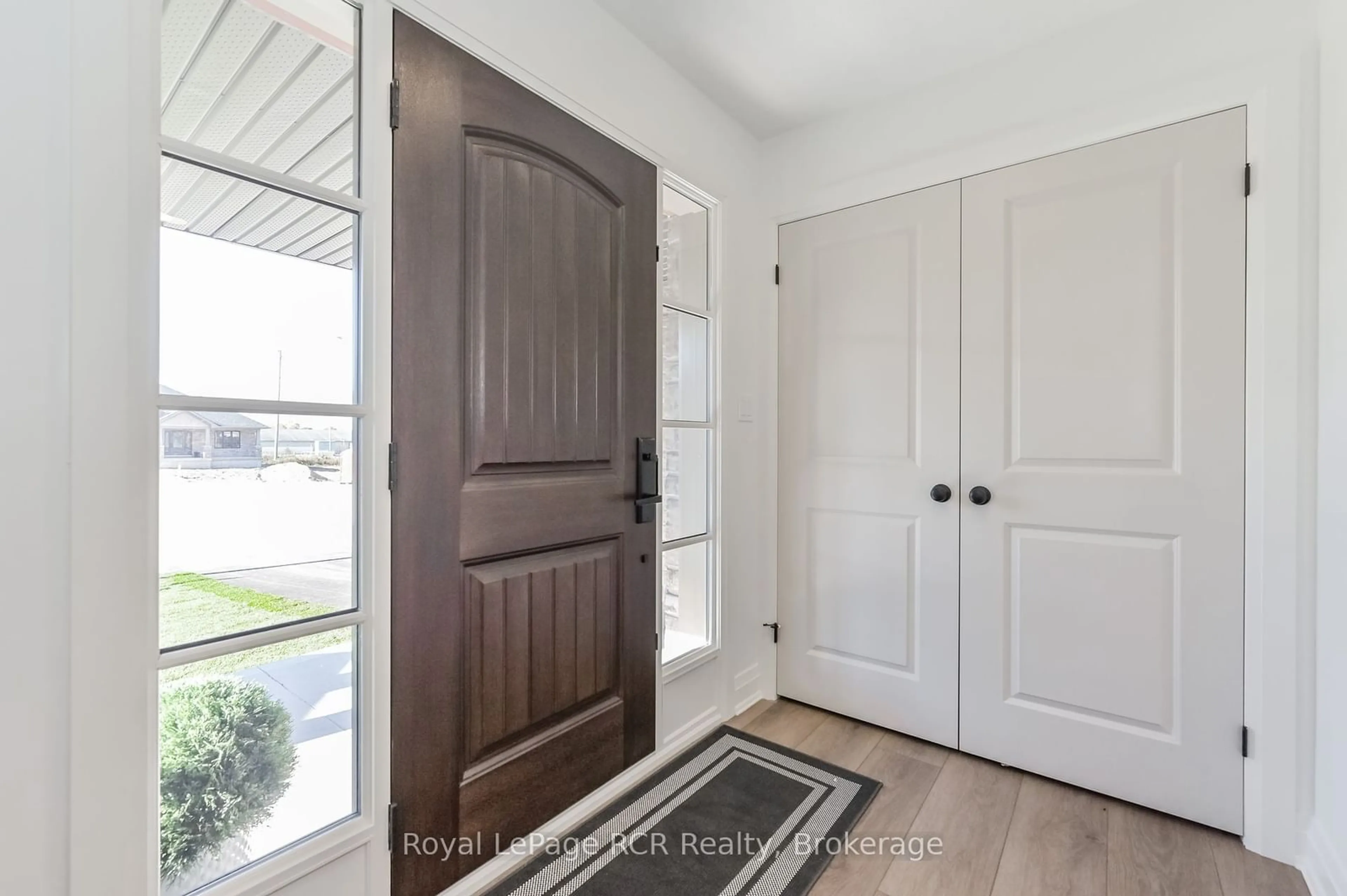 Indoor entryway for 518 Newfoundland St, Wellington North Ontario N0G 2L2