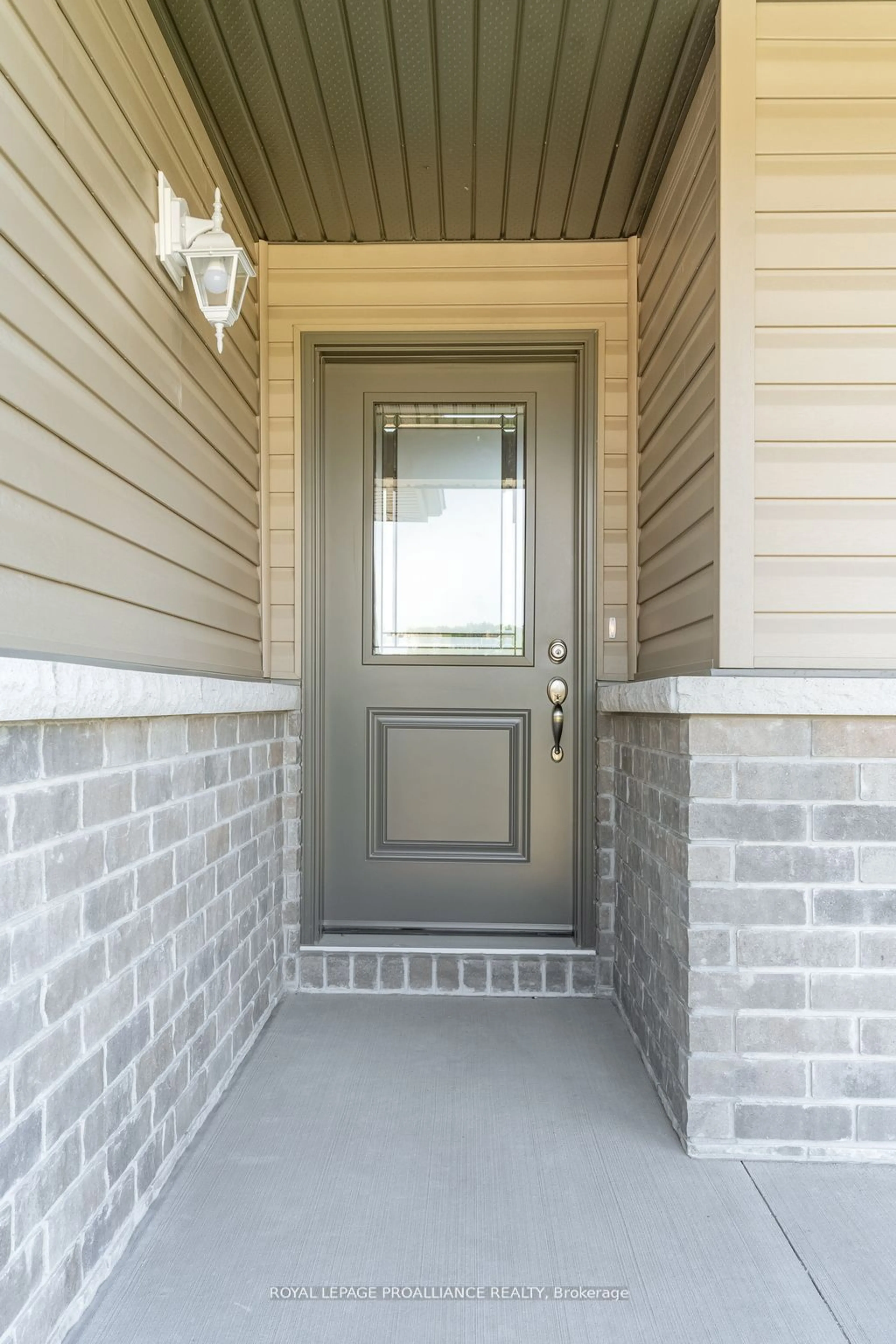 Indoor entryway for 21 Clayton John Ave, Brighton Ontario K0K 1H0