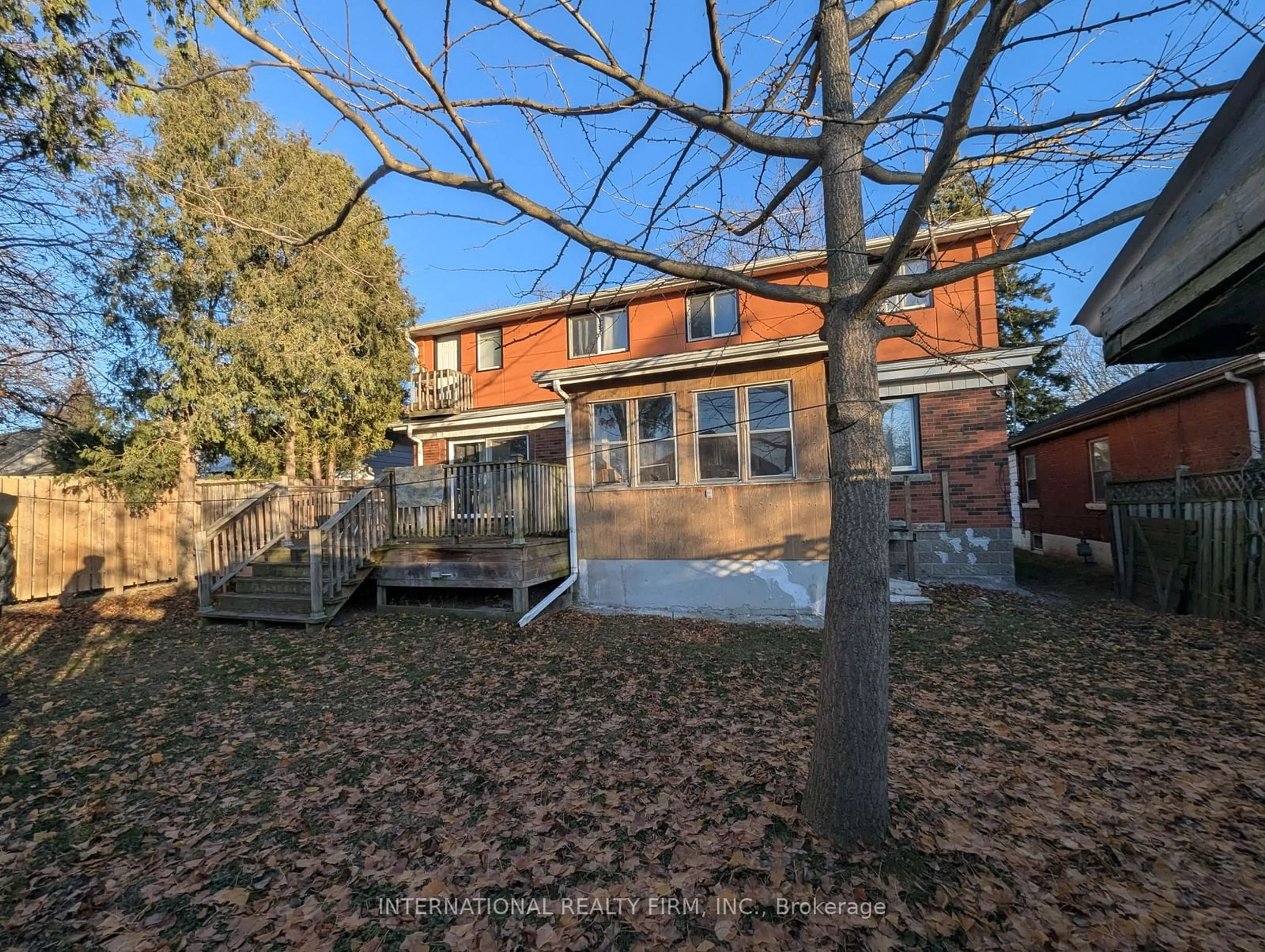 A pic from outside/outdoor area/front of a property/back of a property/a pic from drone, unknown for 76 West 4th St, Hamilton Ontario L9C 3M7