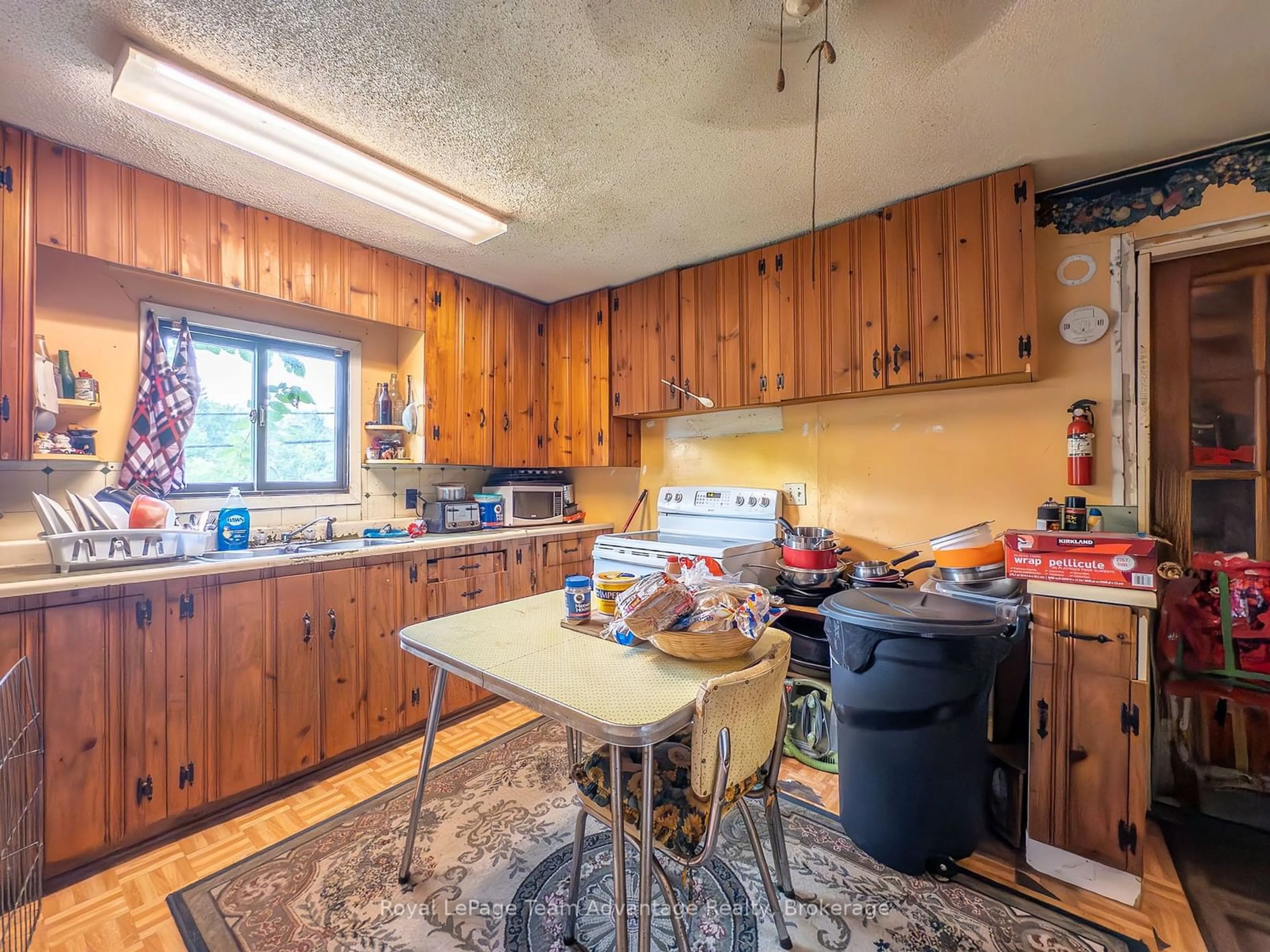 Standard kitchen, unknown for 407 Highway 124, McDougall Ontario P2A 2W7