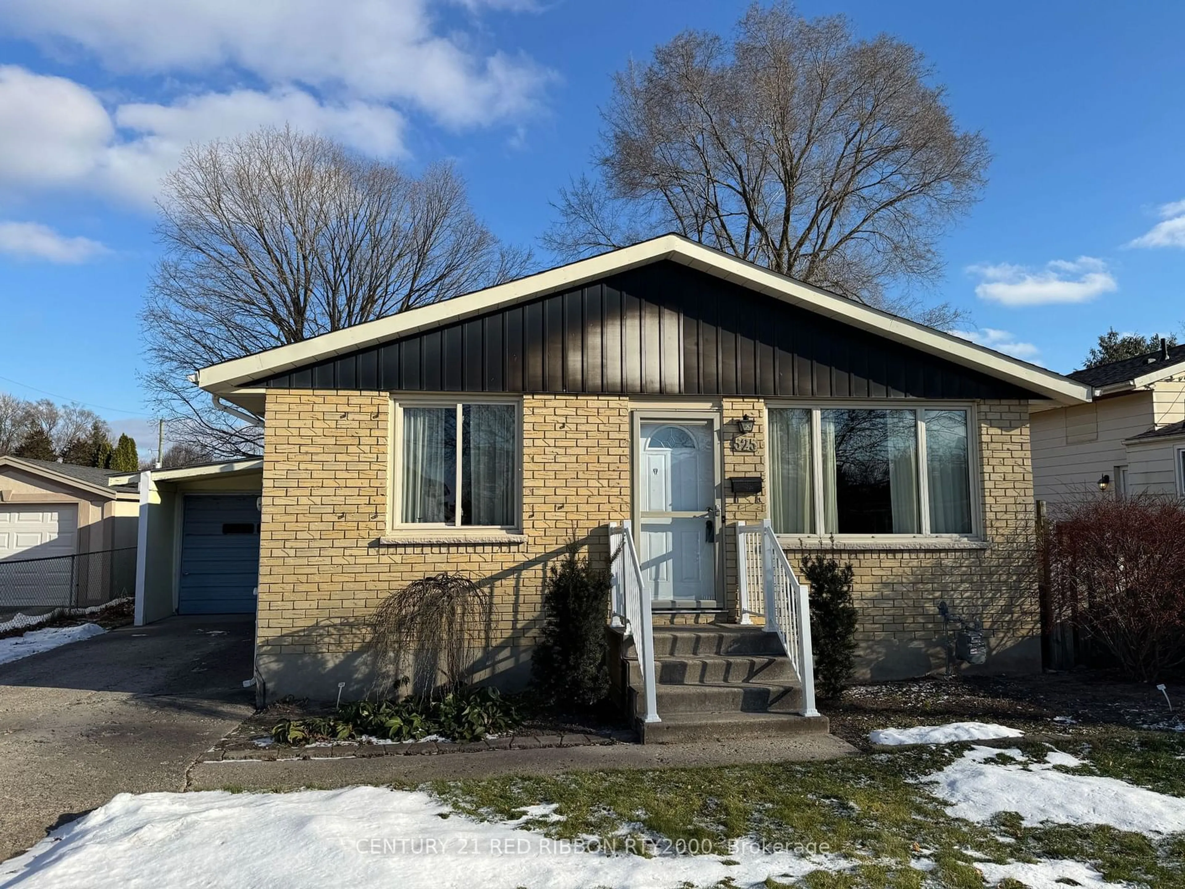 Home with brick exterior material, street for 525 Dewan St, Strathroy-Caradoc Ontario N7G 3C6