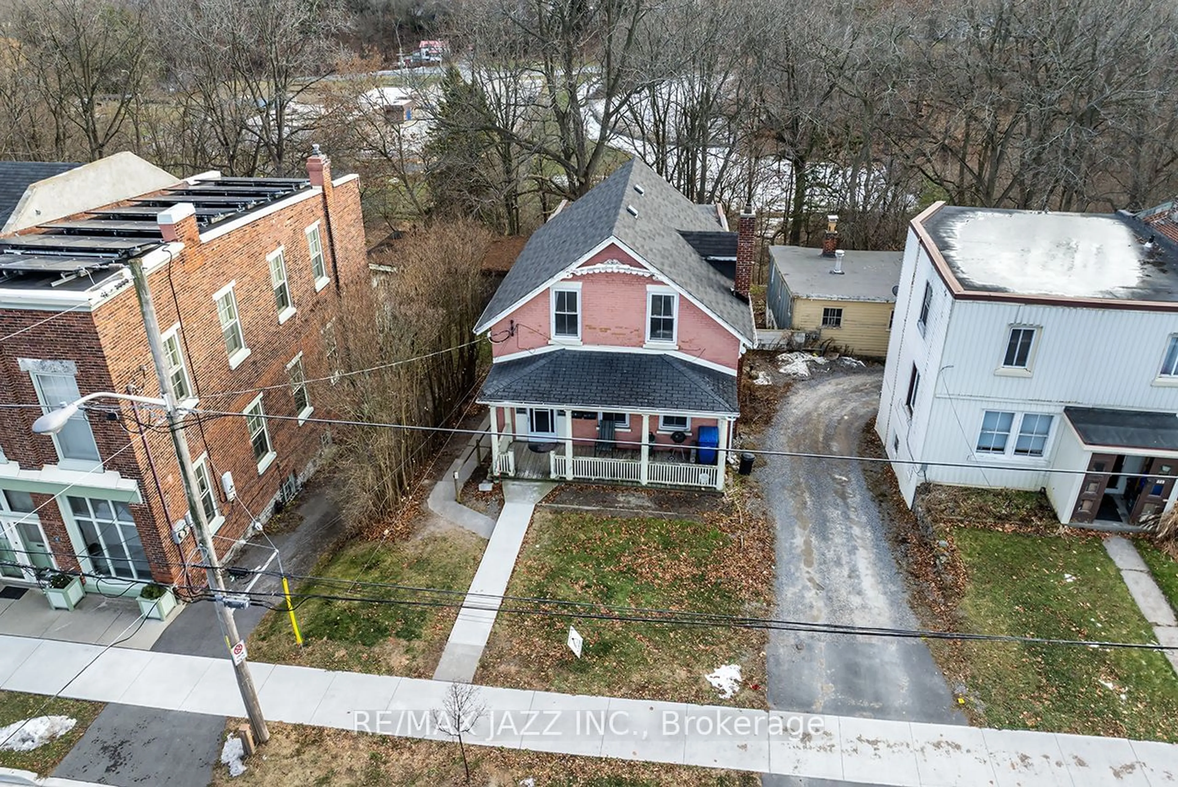 A pic from outside/outdoor area/front of a property/back of a property/a pic from drone, street for 221 Walton St, Port Hope Ontario L1A 1P1