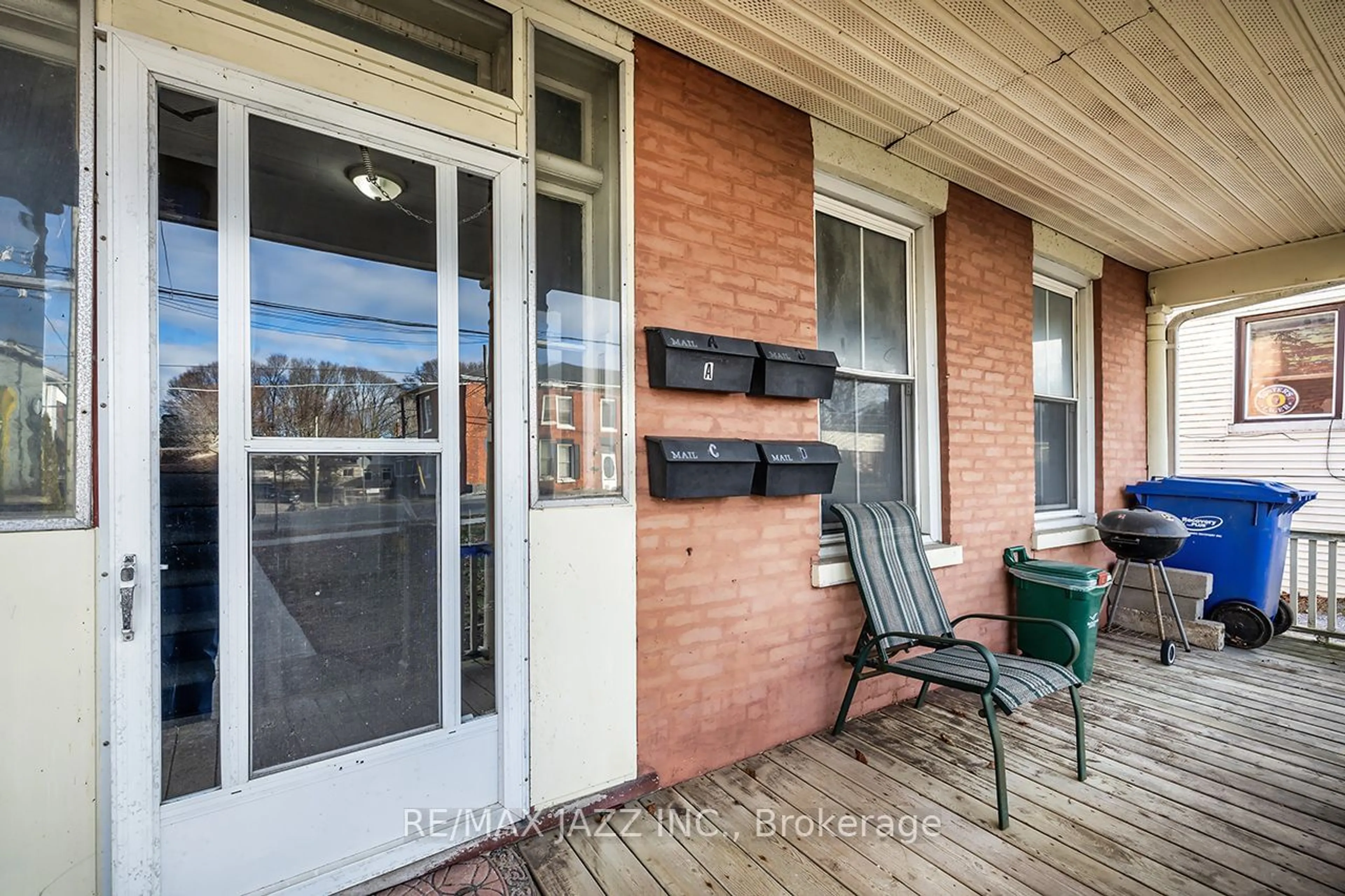 Indoor entryway for 221 Walton St, Port Hope Ontario L1A 1P1