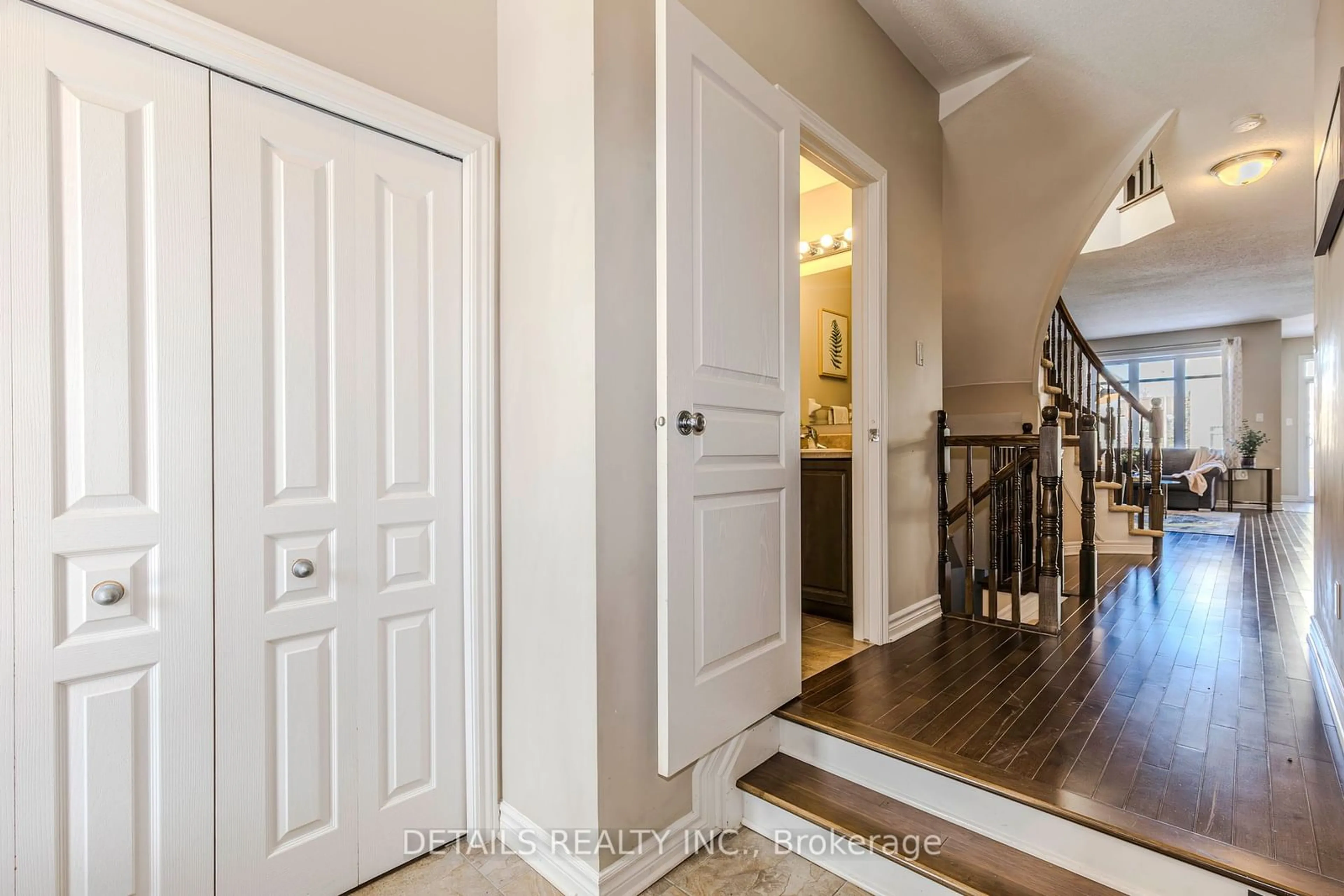 Indoor entryway for 53 Madelon Dr, Barrhaven Ontario K2J 5C5