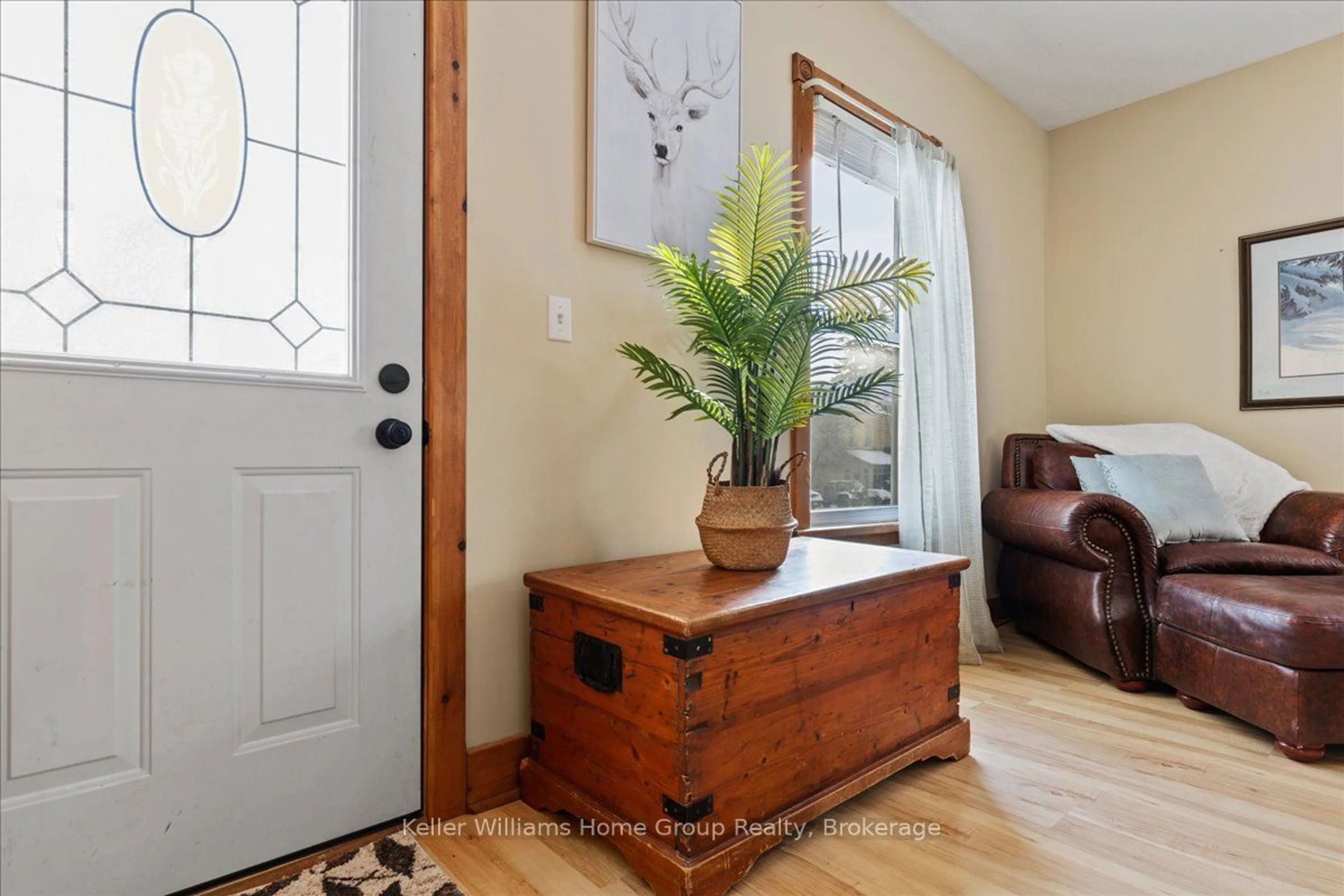 Indoor entryway for 363 Argyle Ave, North Perth Ontario N4W 1N2