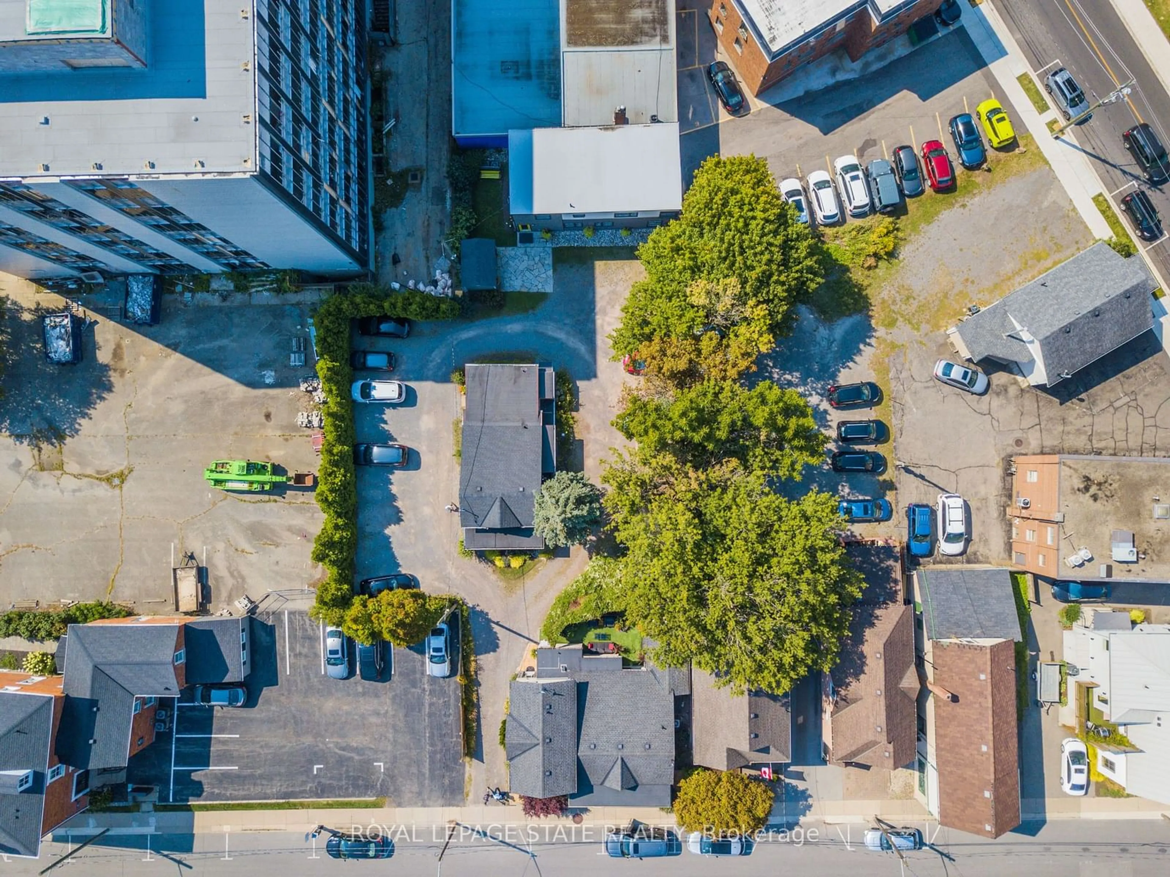 A pic from outside/outdoor area/front of a property/back of a property/a pic from drone, street for 65 Queen St, St. Catharines Ontario L2R 5G9