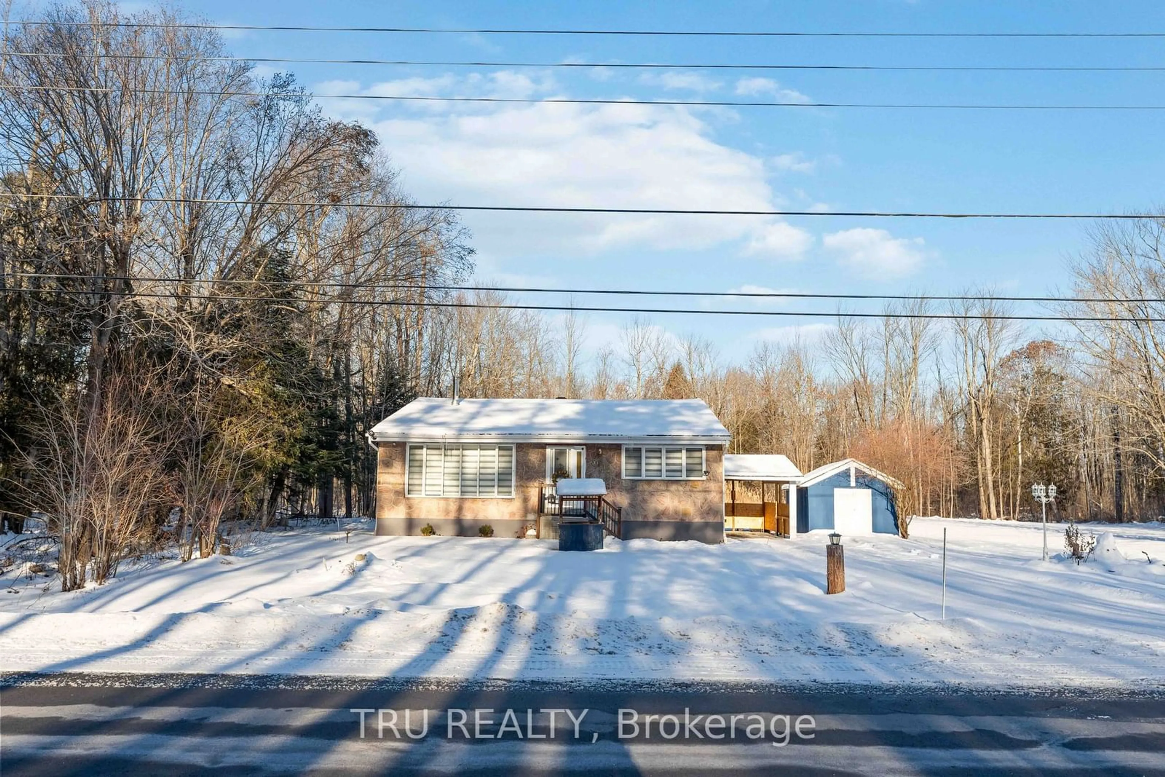 A pic from outside/outdoor area/front of a property/back of a property/a pic from drone, street for 5903 PIPERVILLE Rd, Carlsbad Springs Ontario K0A 1K0