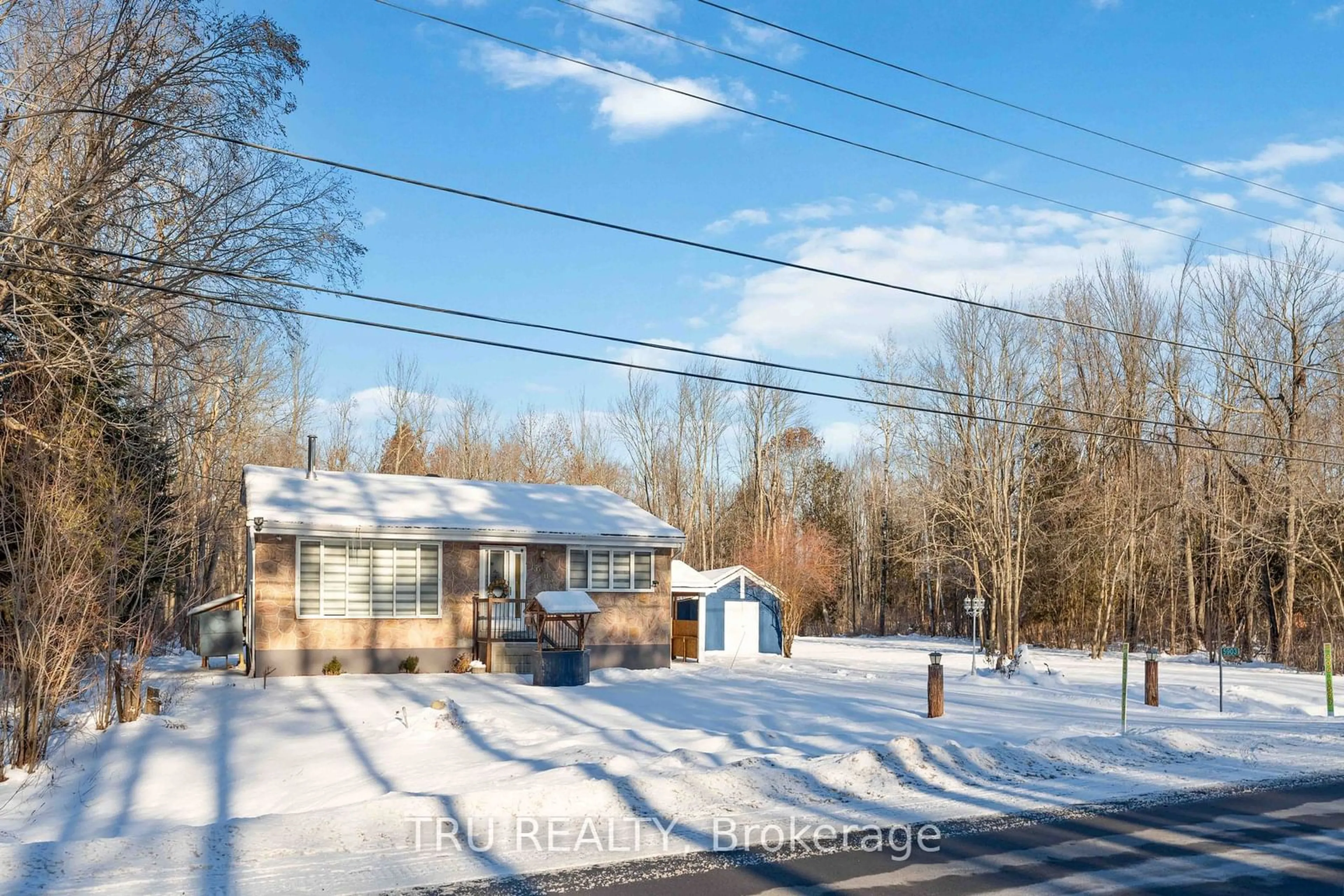 A pic from outside/outdoor area/front of a property/back of a property/a pic from drone, street for 5903 PIPERVILLE Rd, Carlsbad Springs Ontario K0A 1K0