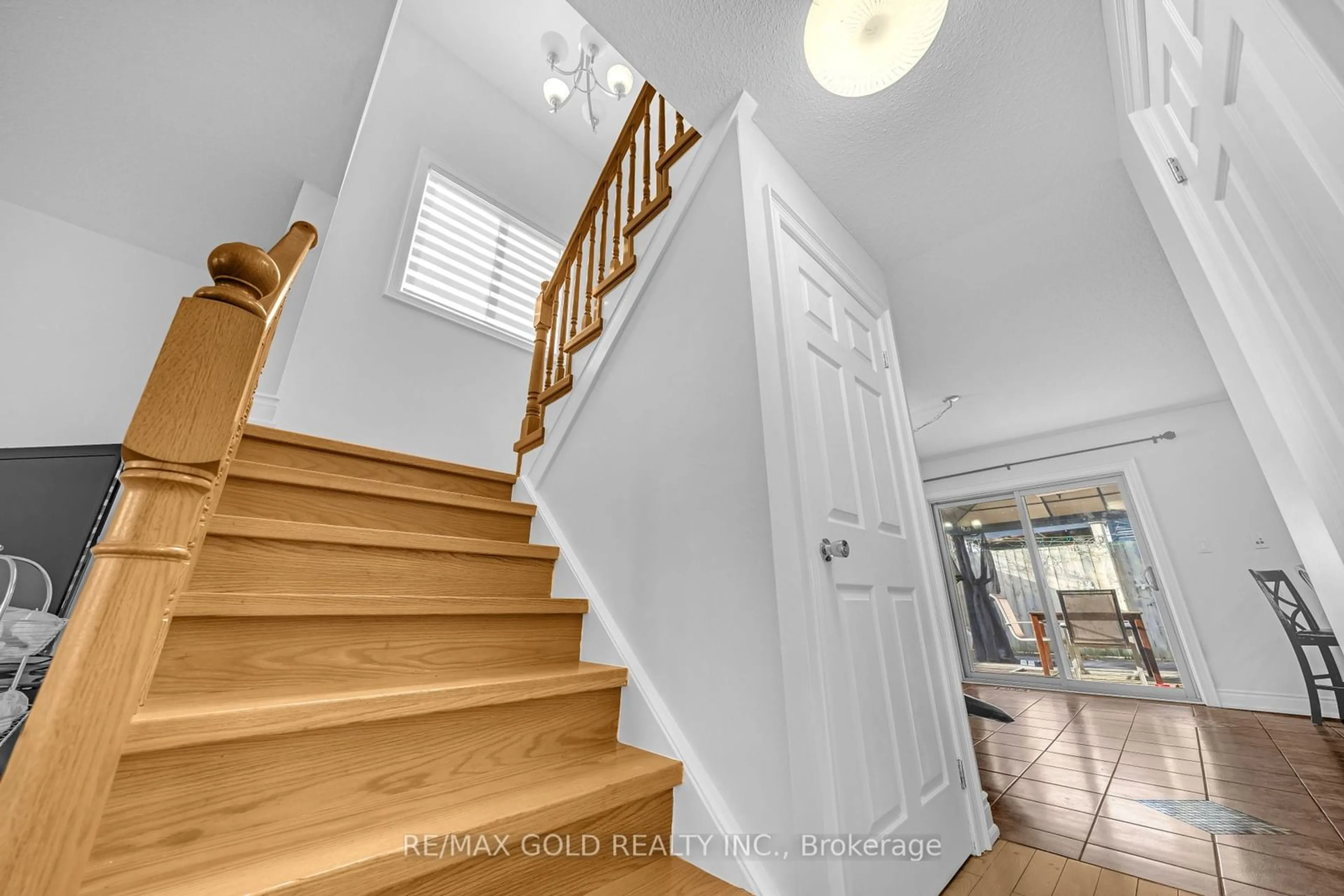 Indoor entryway for 47 Queen St, Thorold Ontario L2V 2P9