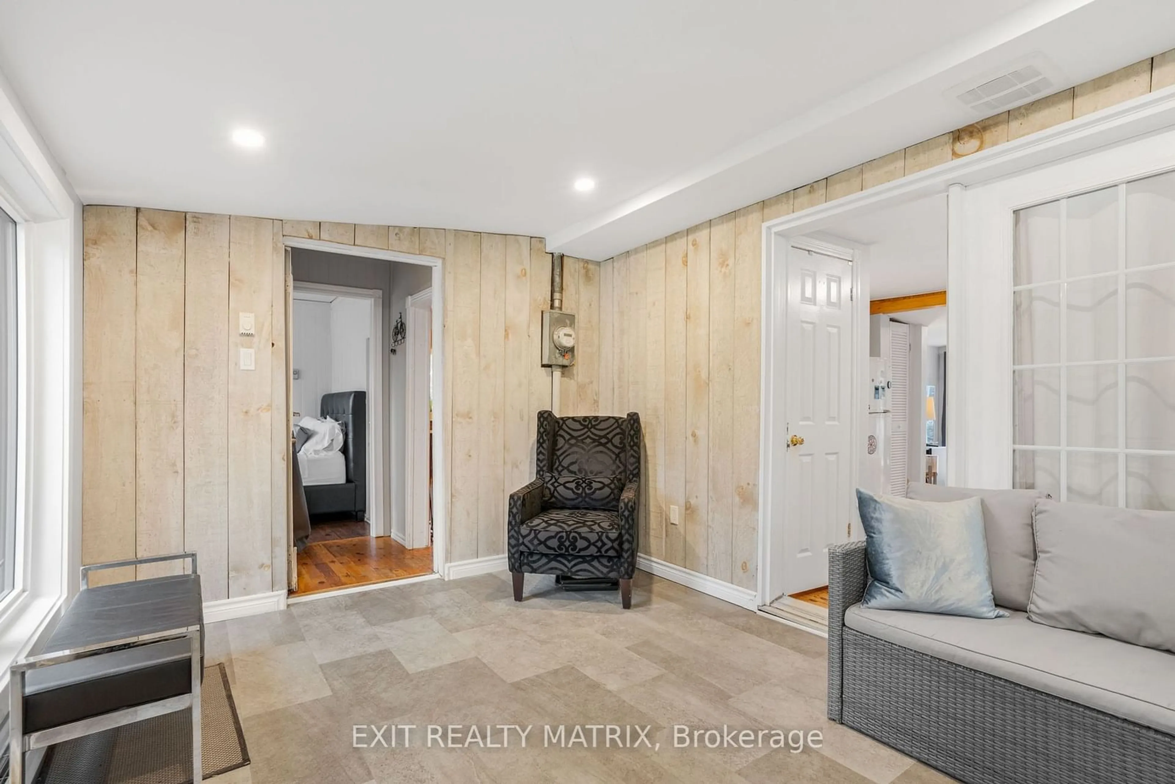 Indoor entryway for 2824 BARTS Lane, Manotick - Kars - Rideau Twp and Area Ontario K0G 1J0