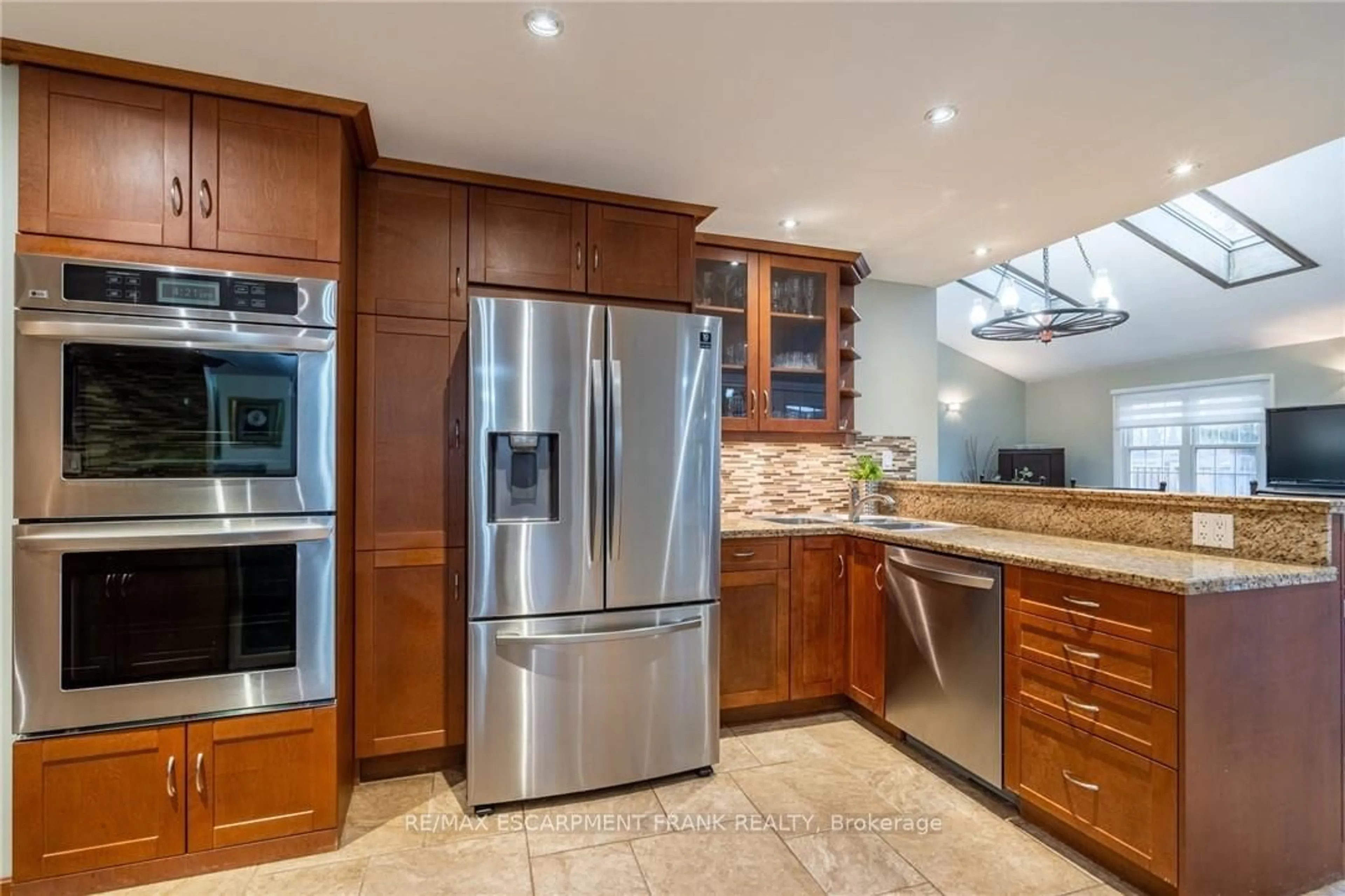 Contemporary kitchen, ceramic/tile floor for 3324 Homestead Dr, Hamilton Ontario L0R 1W0