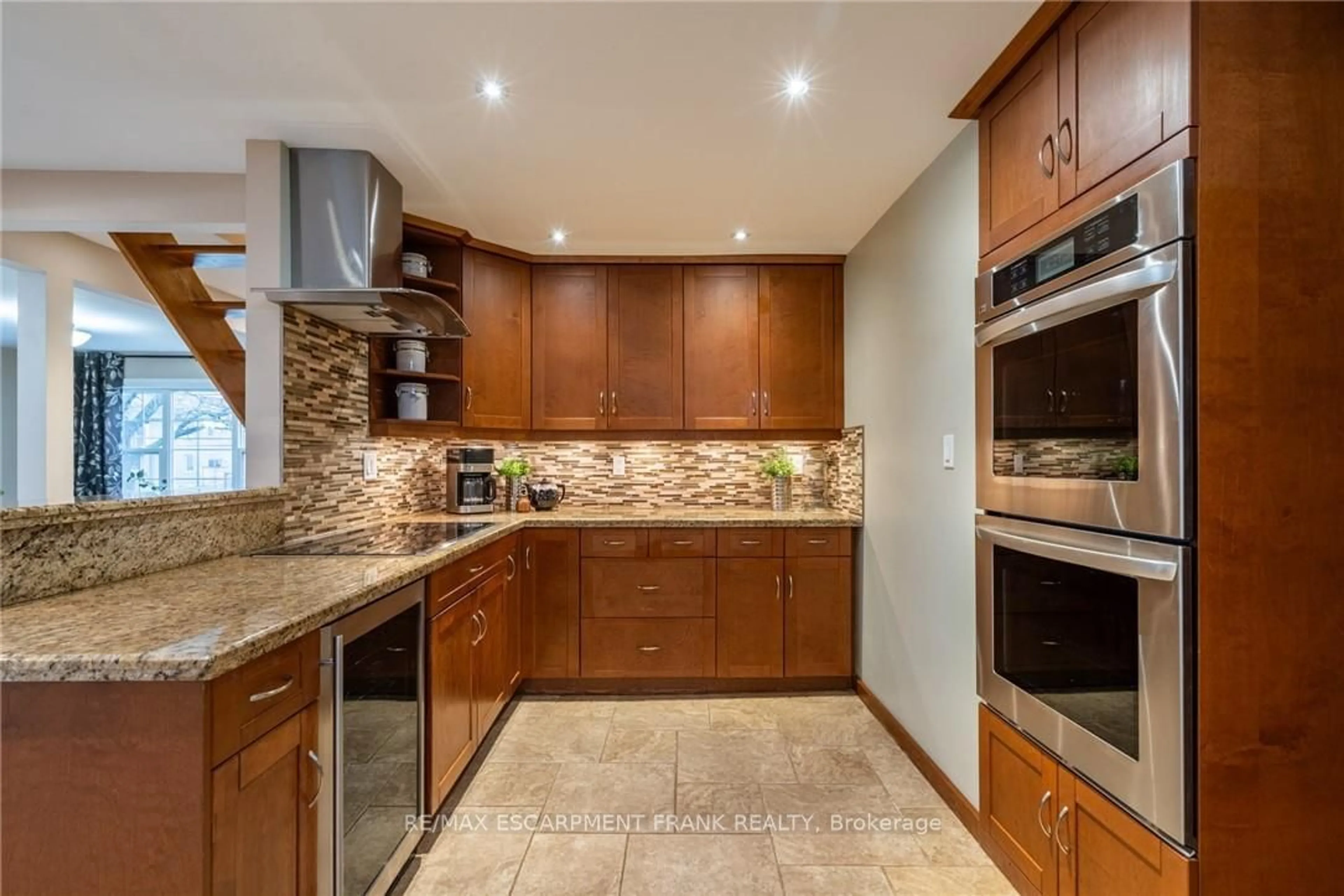 Contemporary kitchen, ceramic/tile floor for 3324 Homestead Dr, Hamilton Ontario L0R 1W0