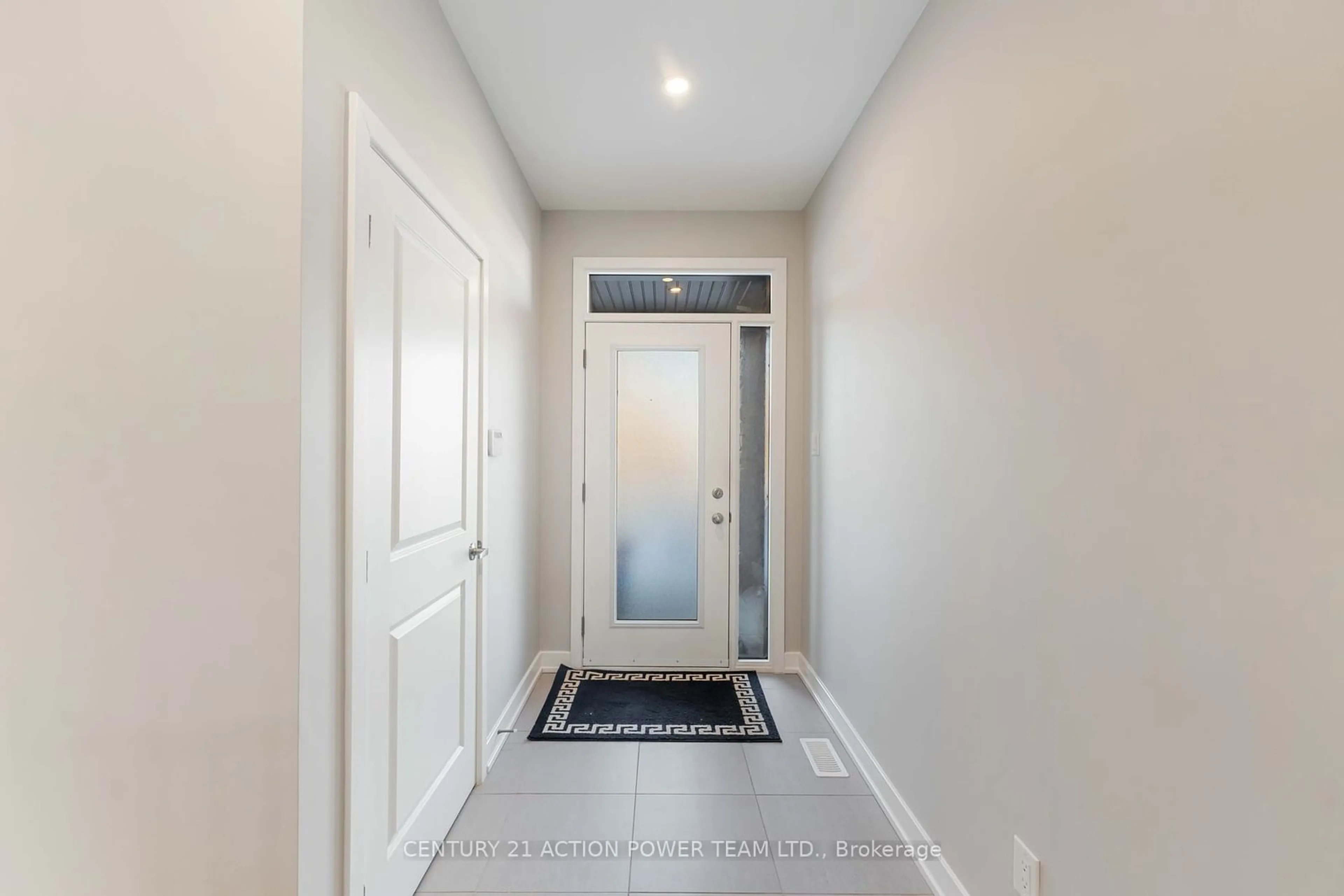 Indoor entryway for 203 Joshua St, Orleans - Convent Glen and Area Ontario K1W 0C4