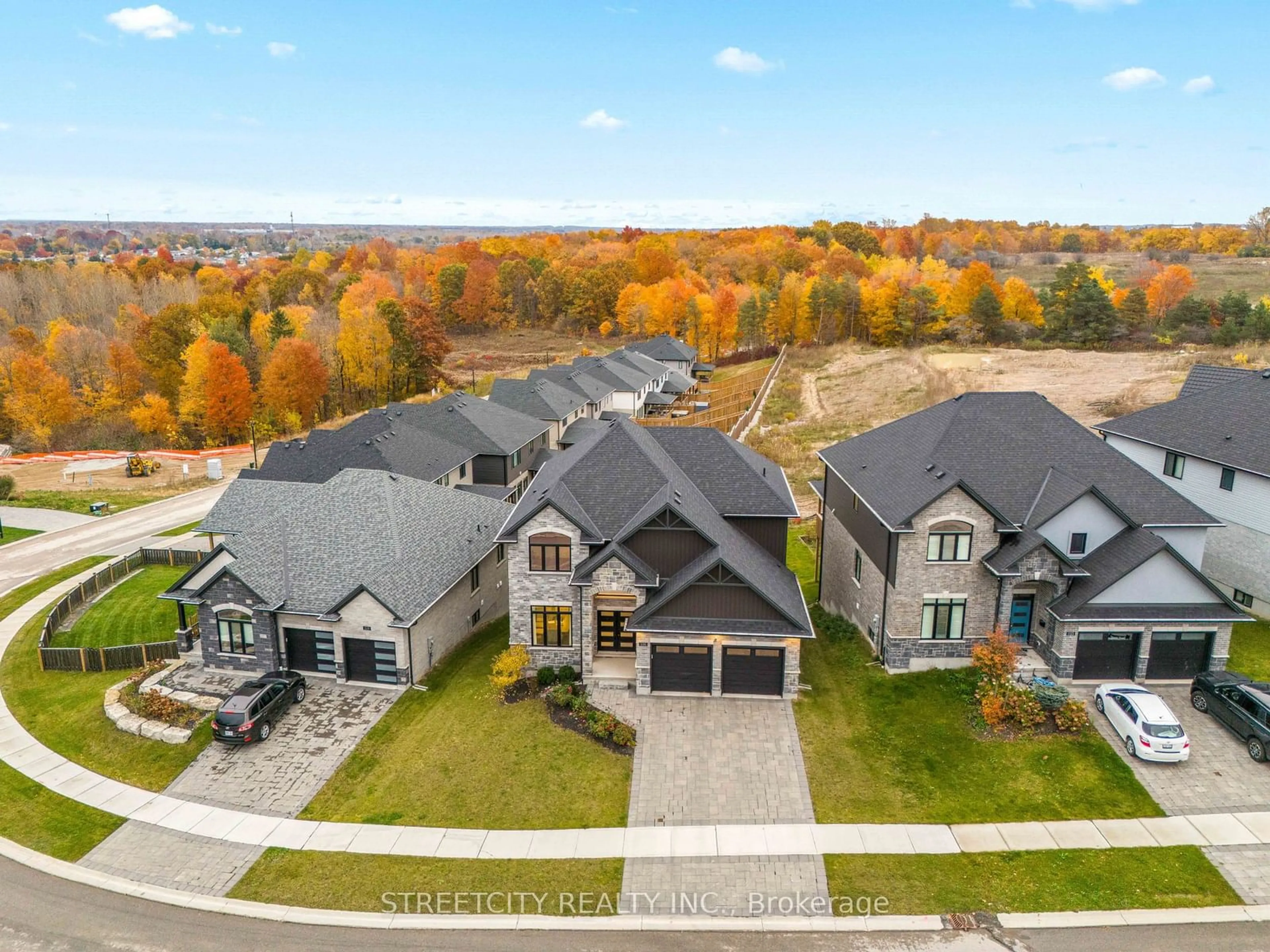 A pic from outside/outdoor area/front of a property/back of a property/a pic from drone, unknown for 1135 Meadowlark Rdge, London Ontario N6M 0H3