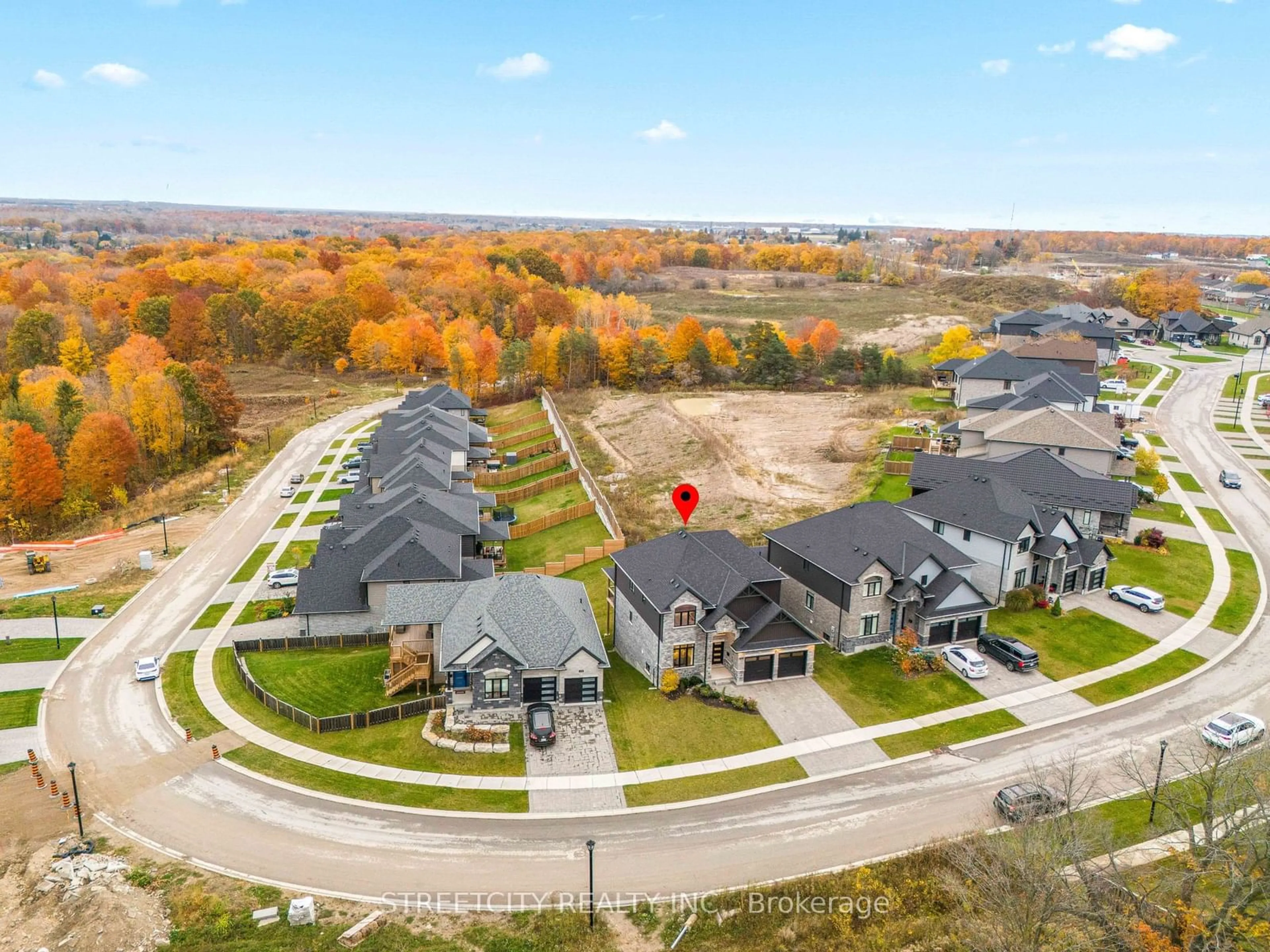 A pic from outside/outdoor area/front of a property/back of a property/a pic from drone, street for 1135 Meadowlark Rdge, London Ontario N6M 0H3