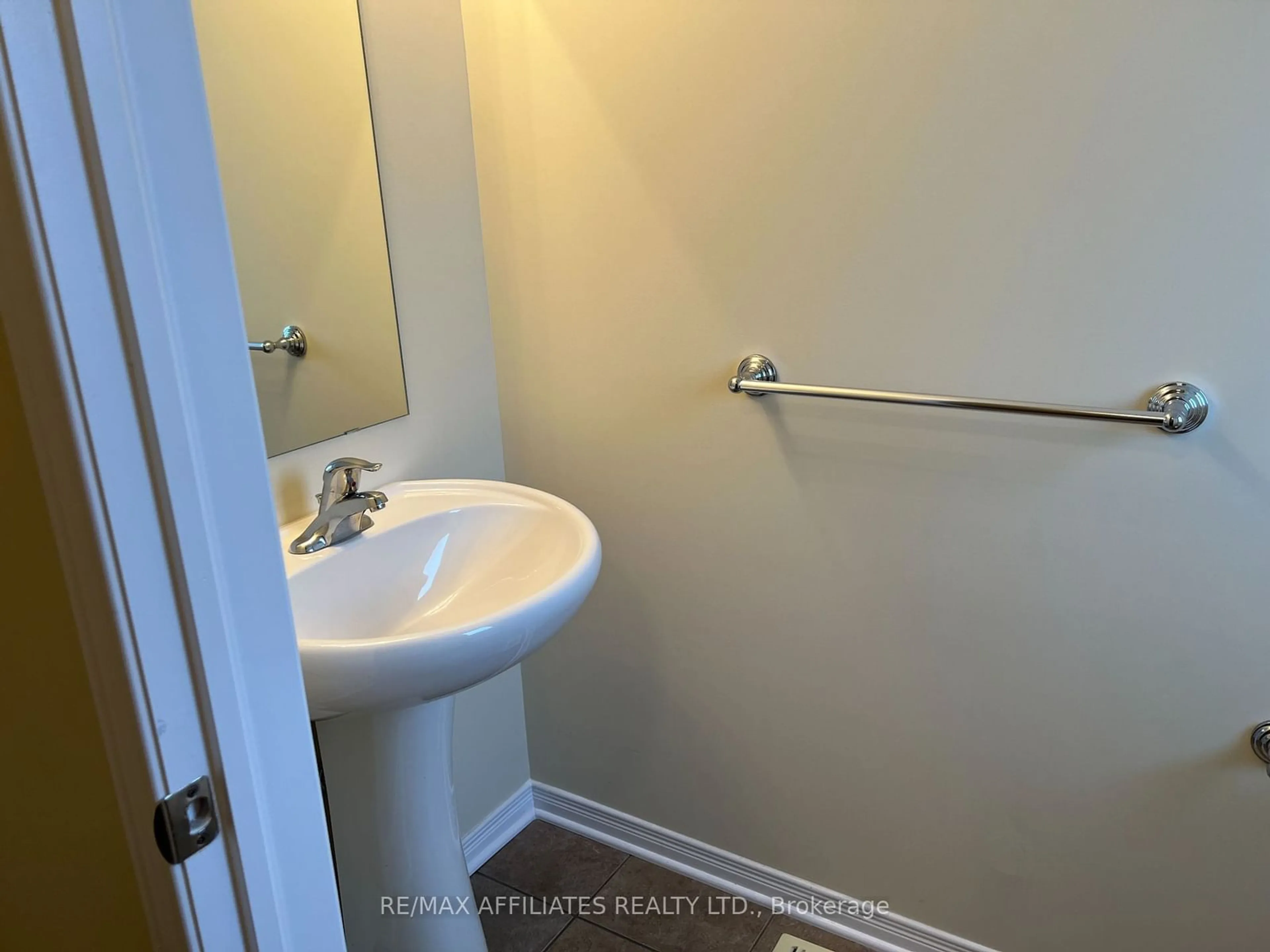 Standard bathroom, unknown for 304 Fir Lane, North Grenville Ontario K0G 1J0