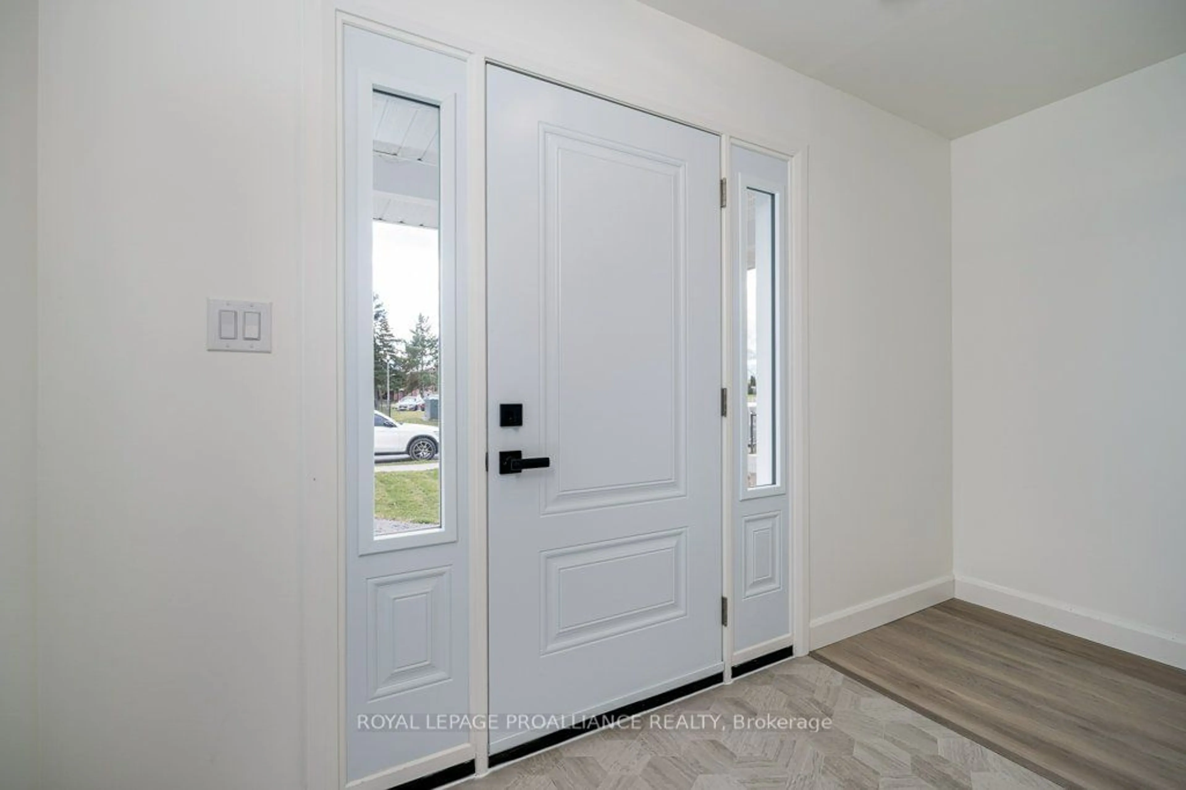 Indoor entryway for 10 Aldersgate Dr, Belleville Ontario K8P 0C4