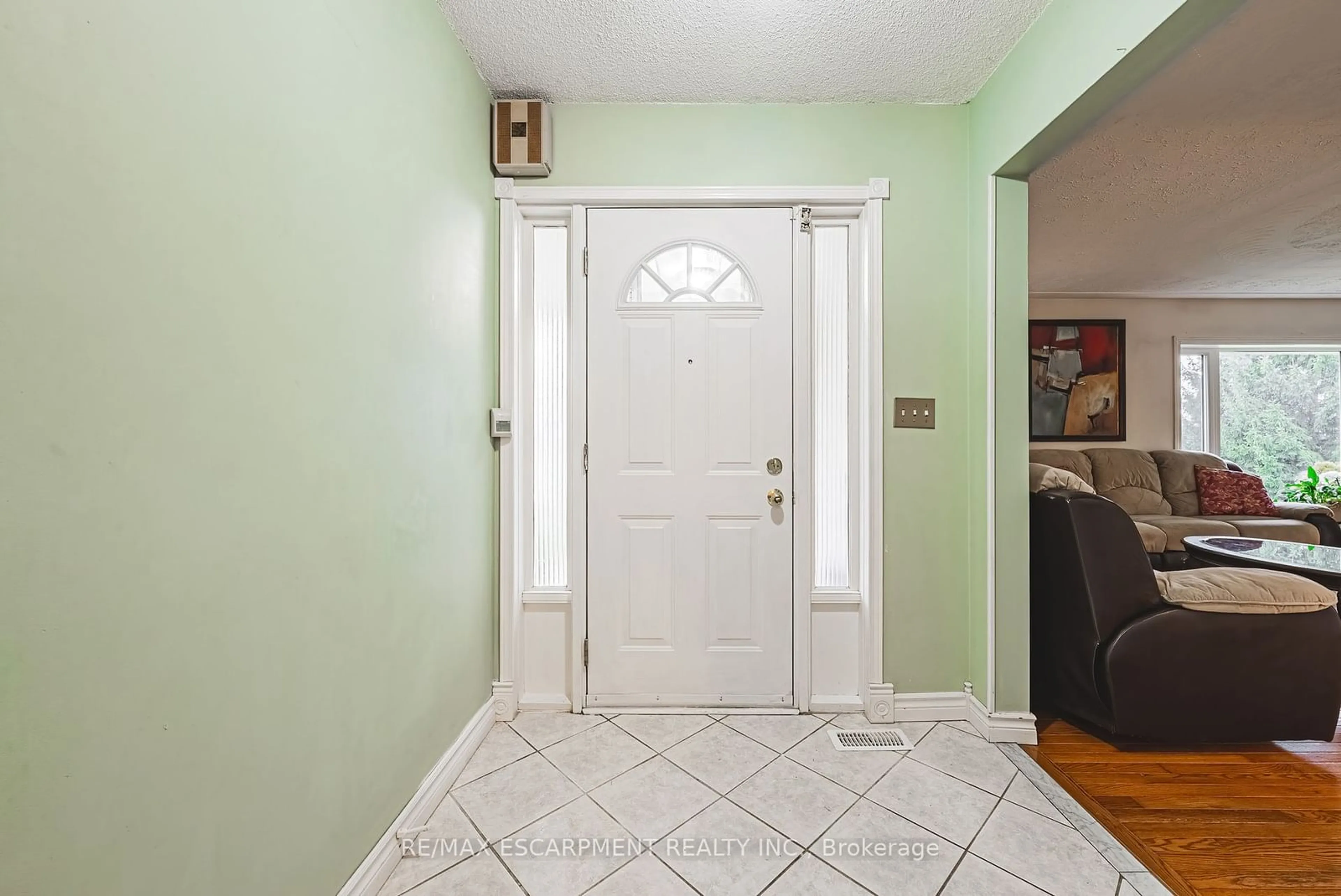 Indoor entryway for 5100 White Church Rd, Hamilton Ontario L0R 1W0