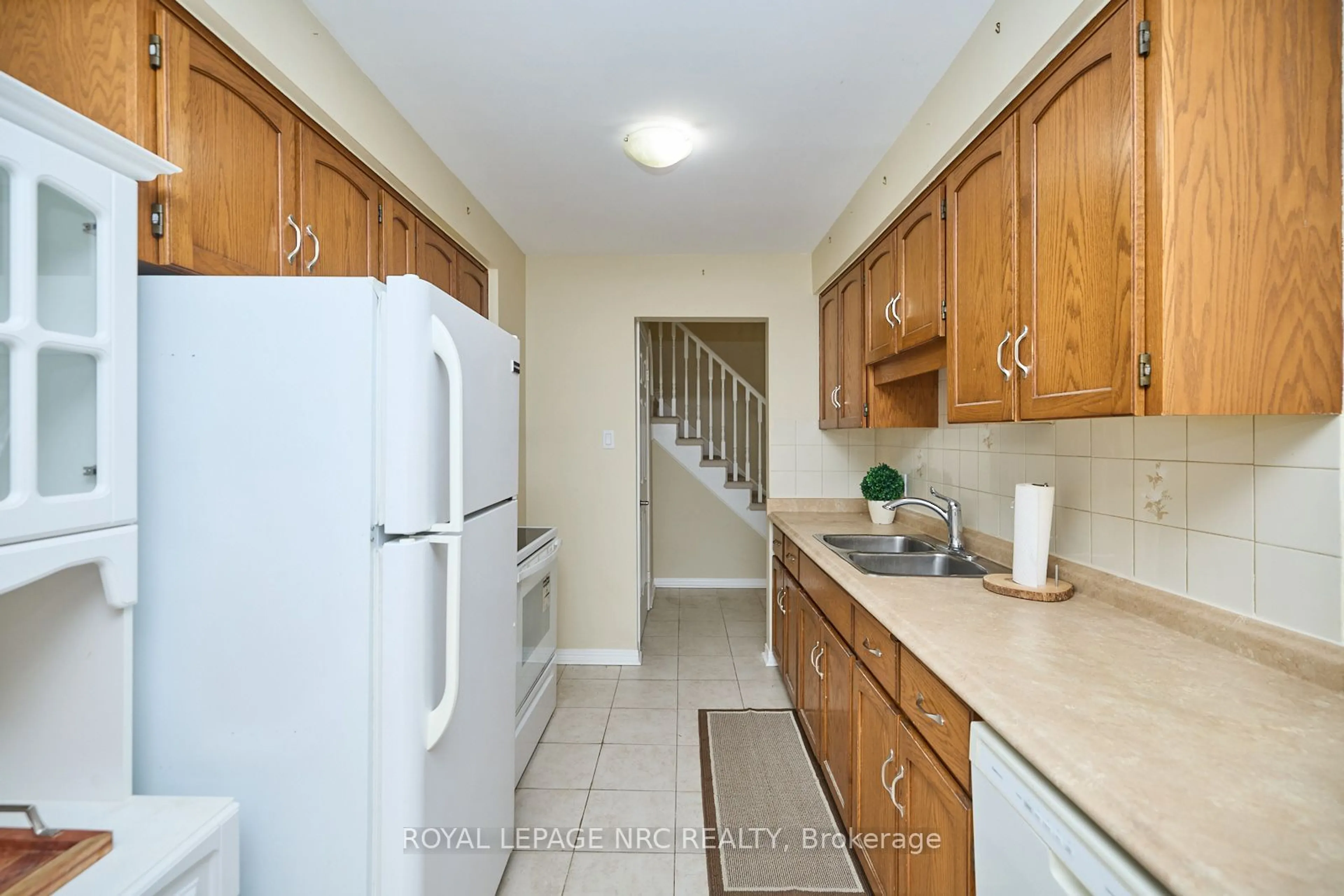 Standard kitchen, ceramic/tile floor for 23 Dynasty Ave #4, Hamilton Ontario L8G 4Z5