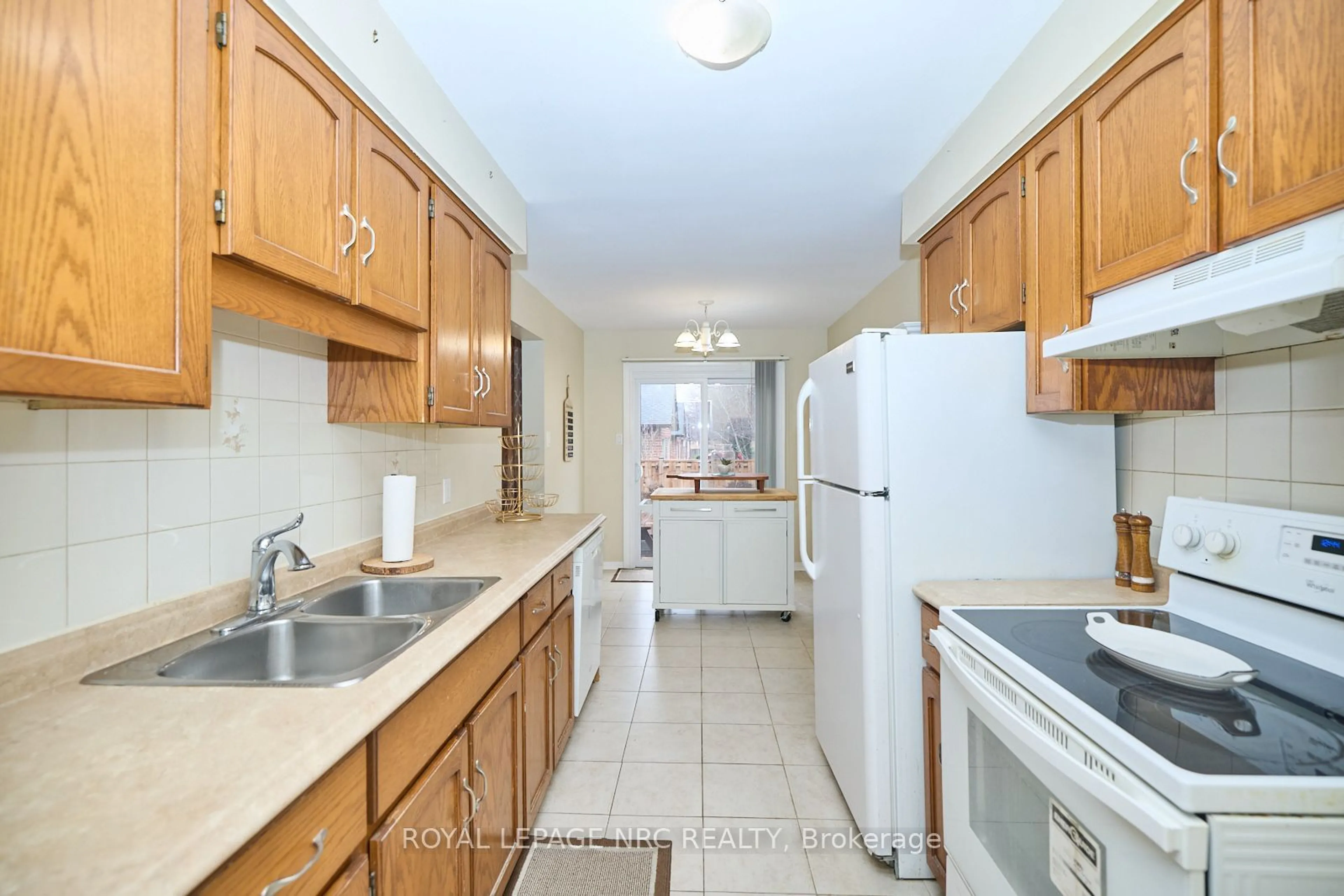 Standard kitchen, unknown for 23 Dynasty Ave #4, Hamilton Ontario L8G 4Z5