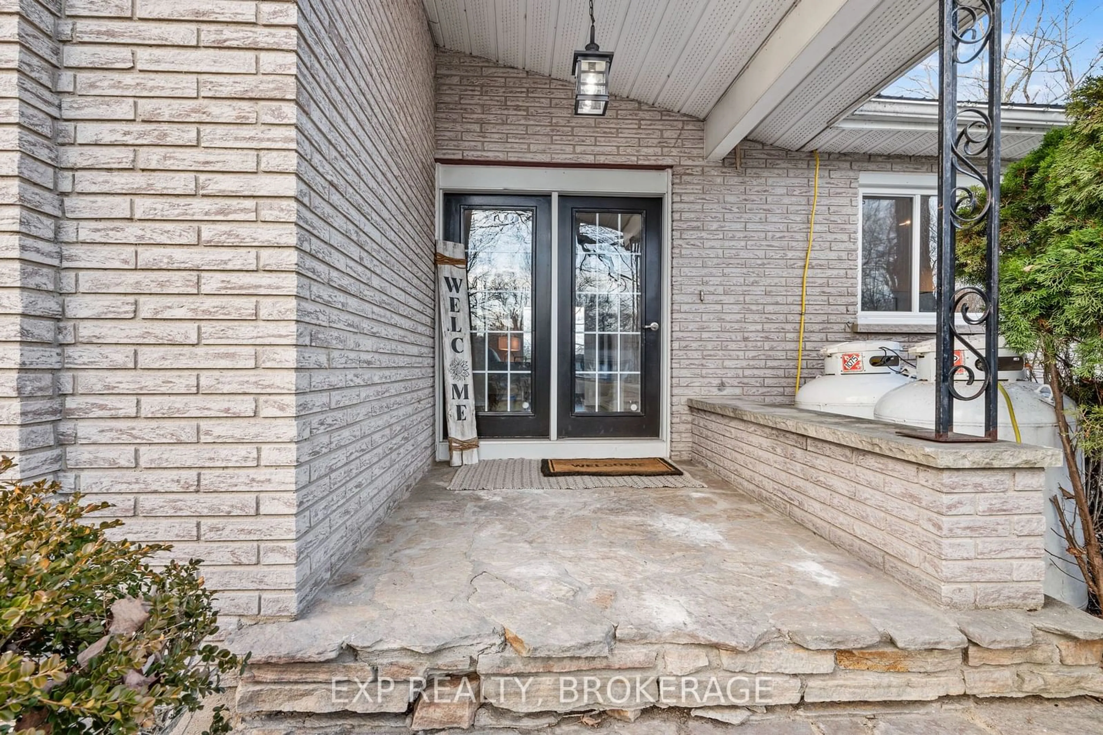 Indoor entryway for 4277 MAPLE Dr, South Frontenac Ontario K0H 2W0