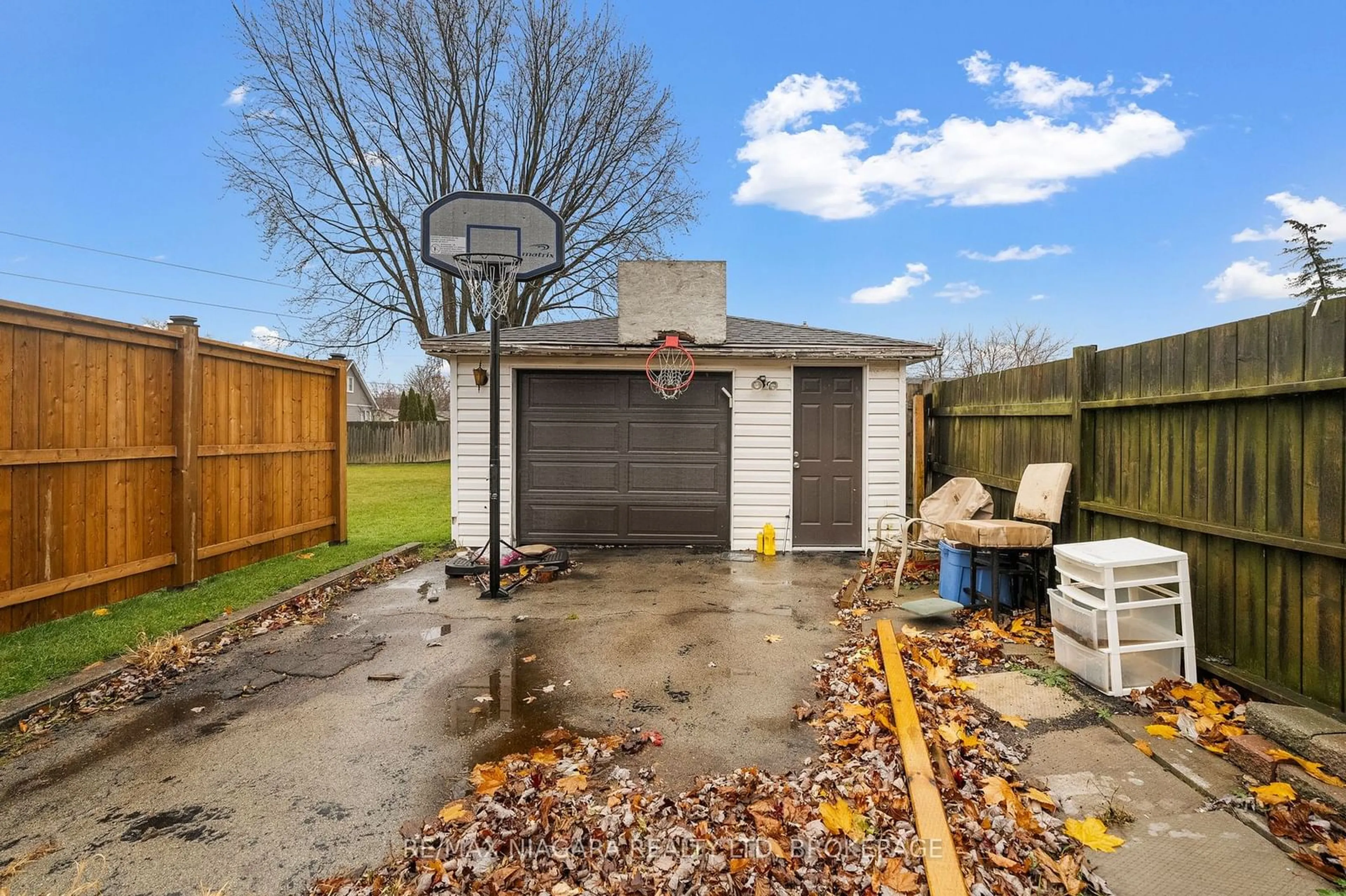 Shed for 172 Queen St, Port Colborne Ontario L3K 5J1