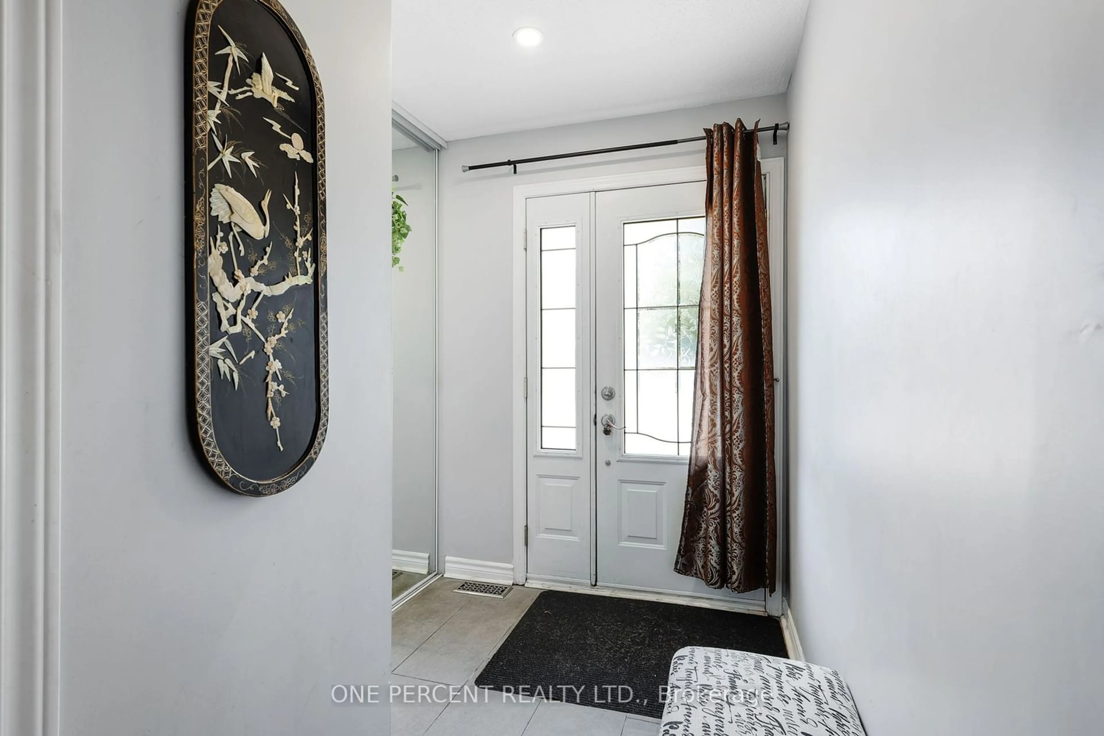 Indoor entryway for 906 Cahill Dr, Hunt Club - Windsor Park Village and Area Ontario K1V 9A2