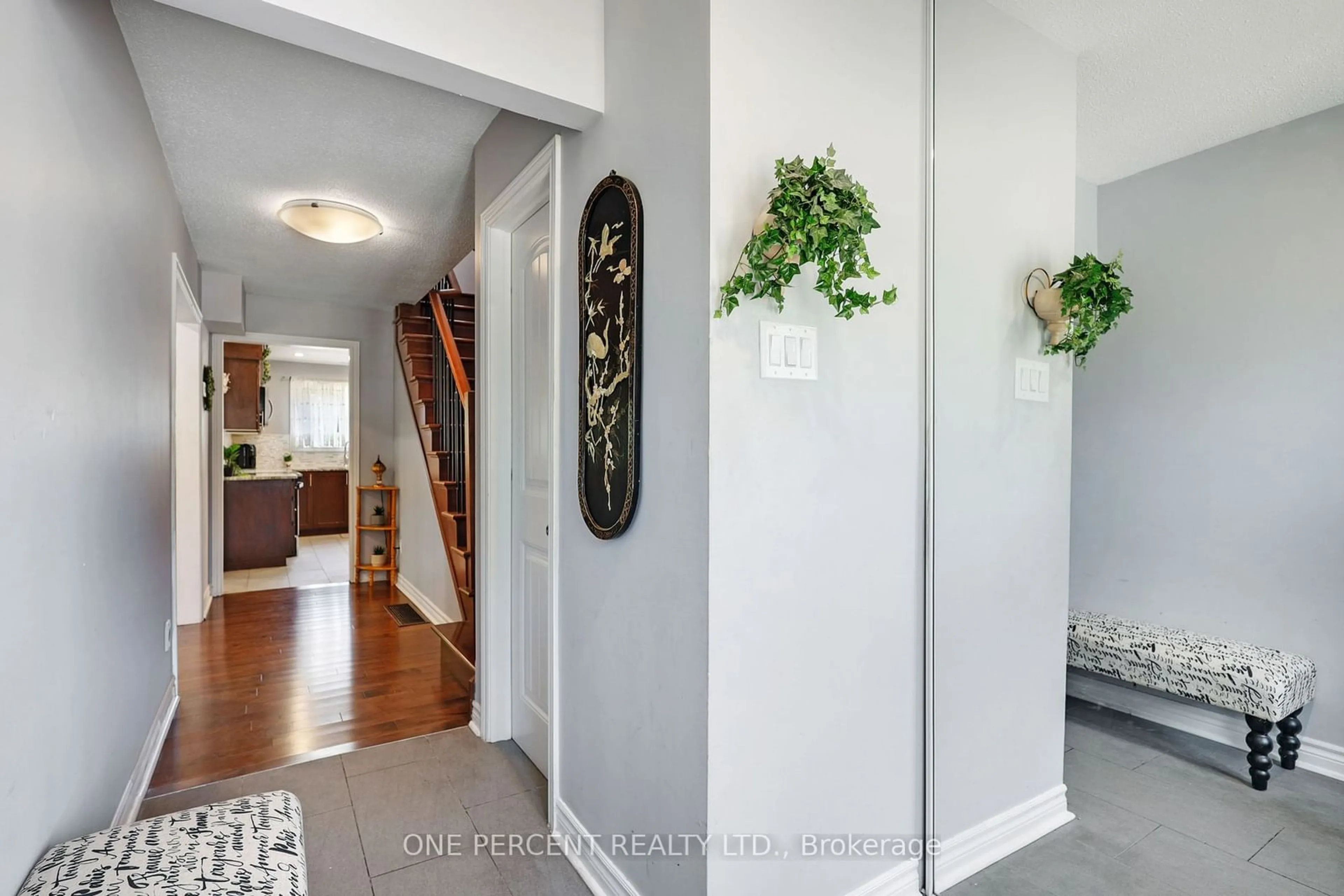 Indoor entryway for 906 Cahill Dr, Hunt Club - Windsor Park Village and Area Ontario K1V 9A2