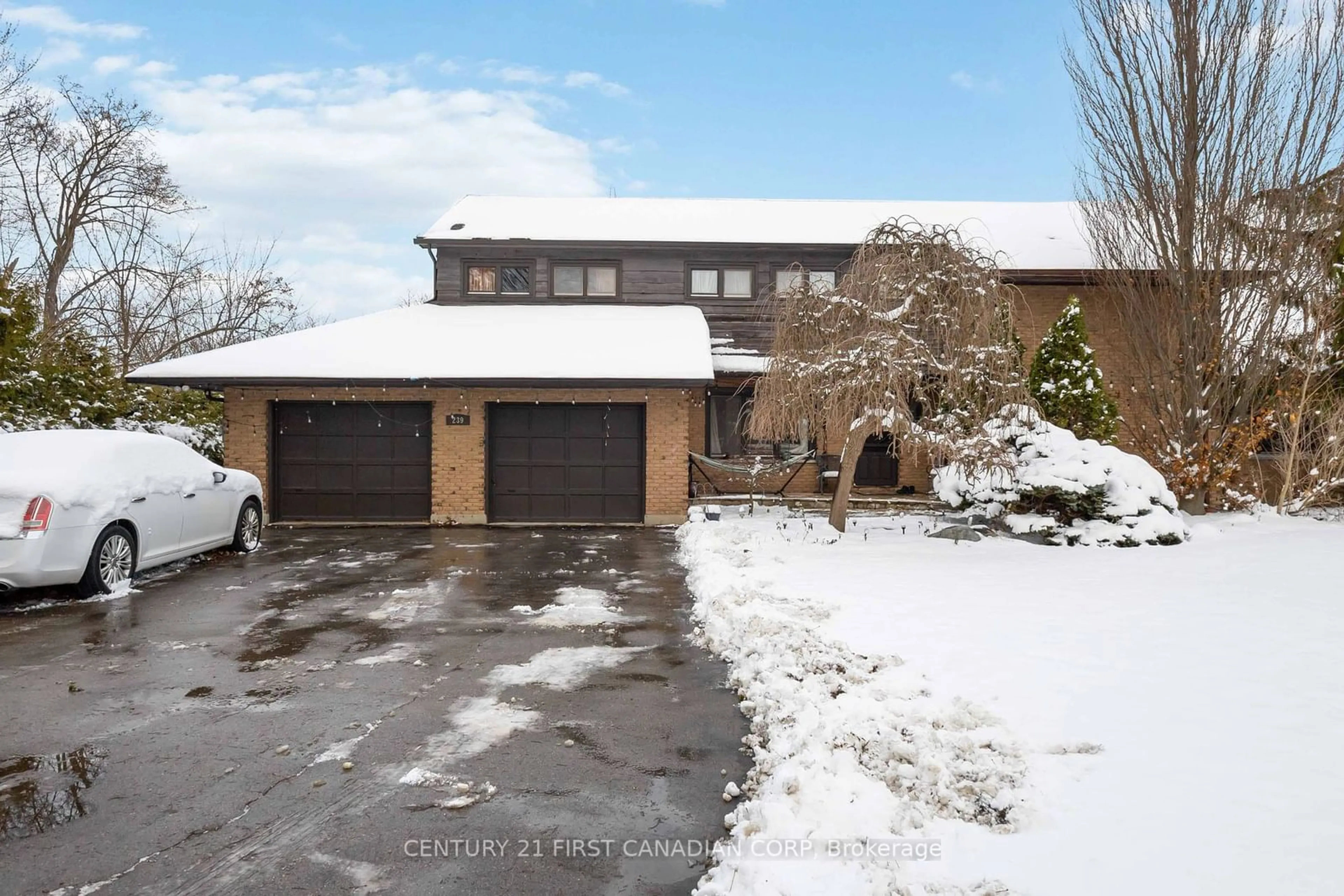 A pic from outside/outdoor area/front of a property/back of a property/a pic from drone, street for 239 Woodworth Cres, St. Thomas Ontario N5P 3K9