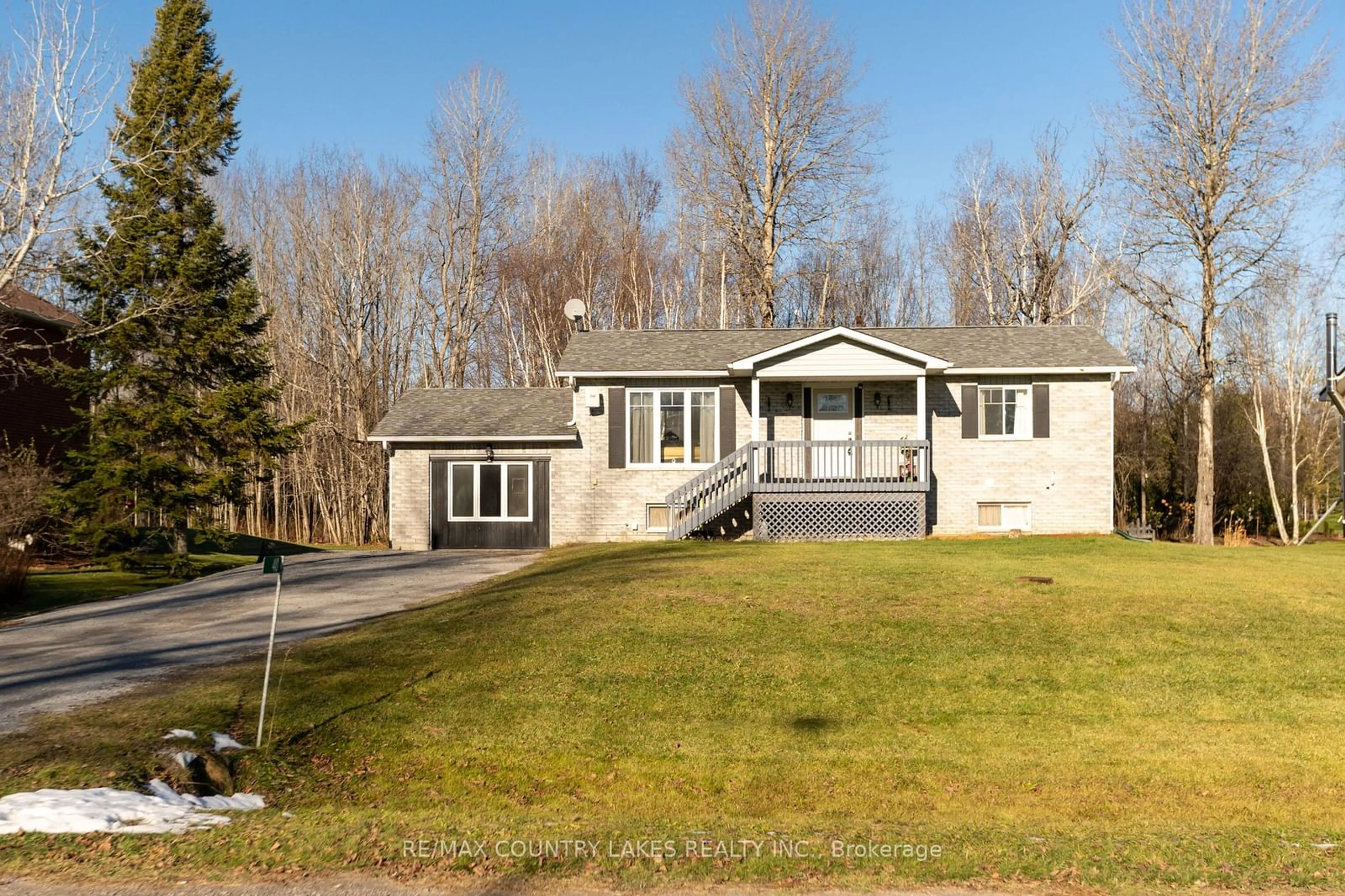 Home with vinyl exterior material, street for 40 Greenwood Cres, Kawartha Lakes Ontario K0M 2T0