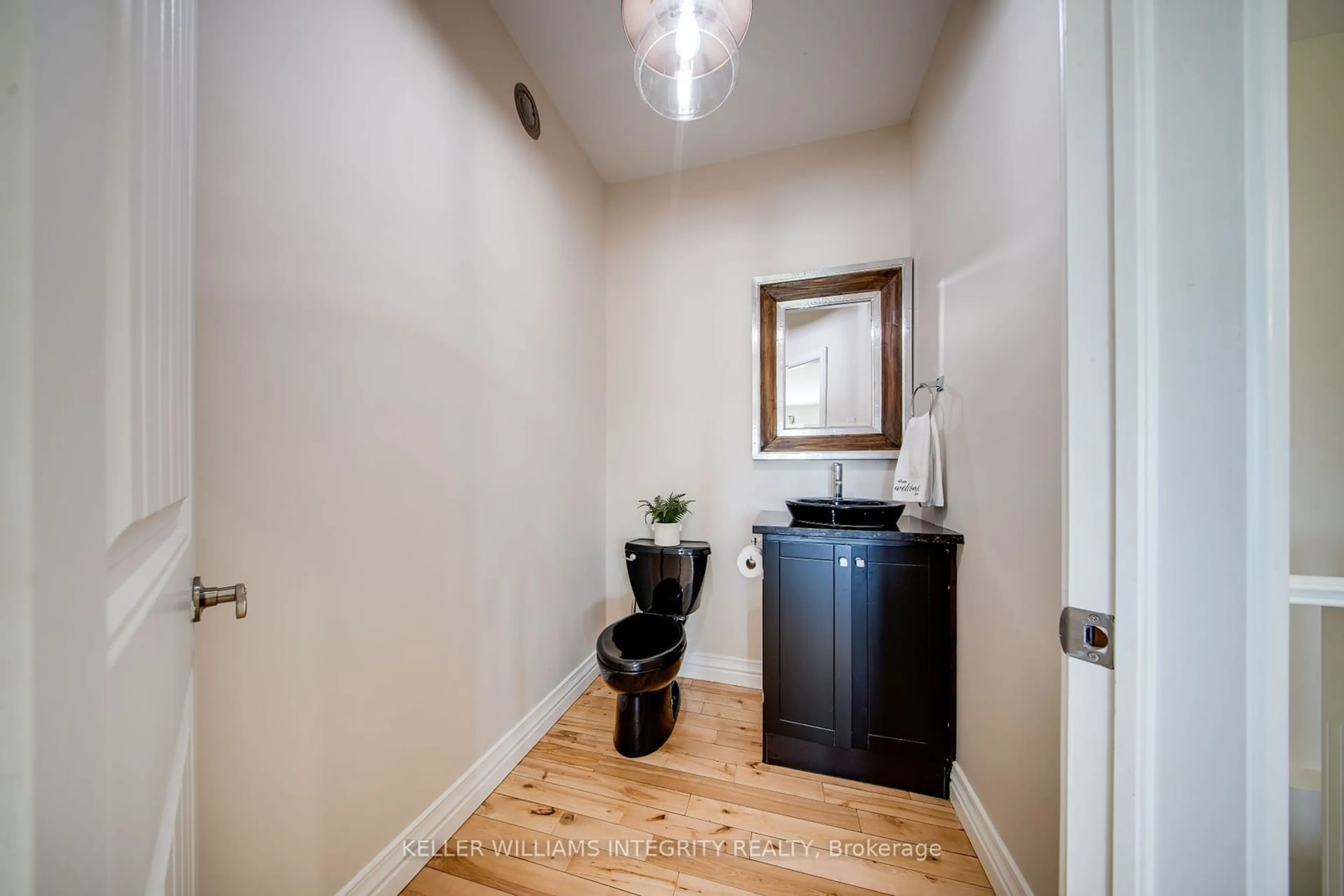 Indoor entryway for 99 Muirfield Crt, Mississippi Mills Ontario K0A 2X0