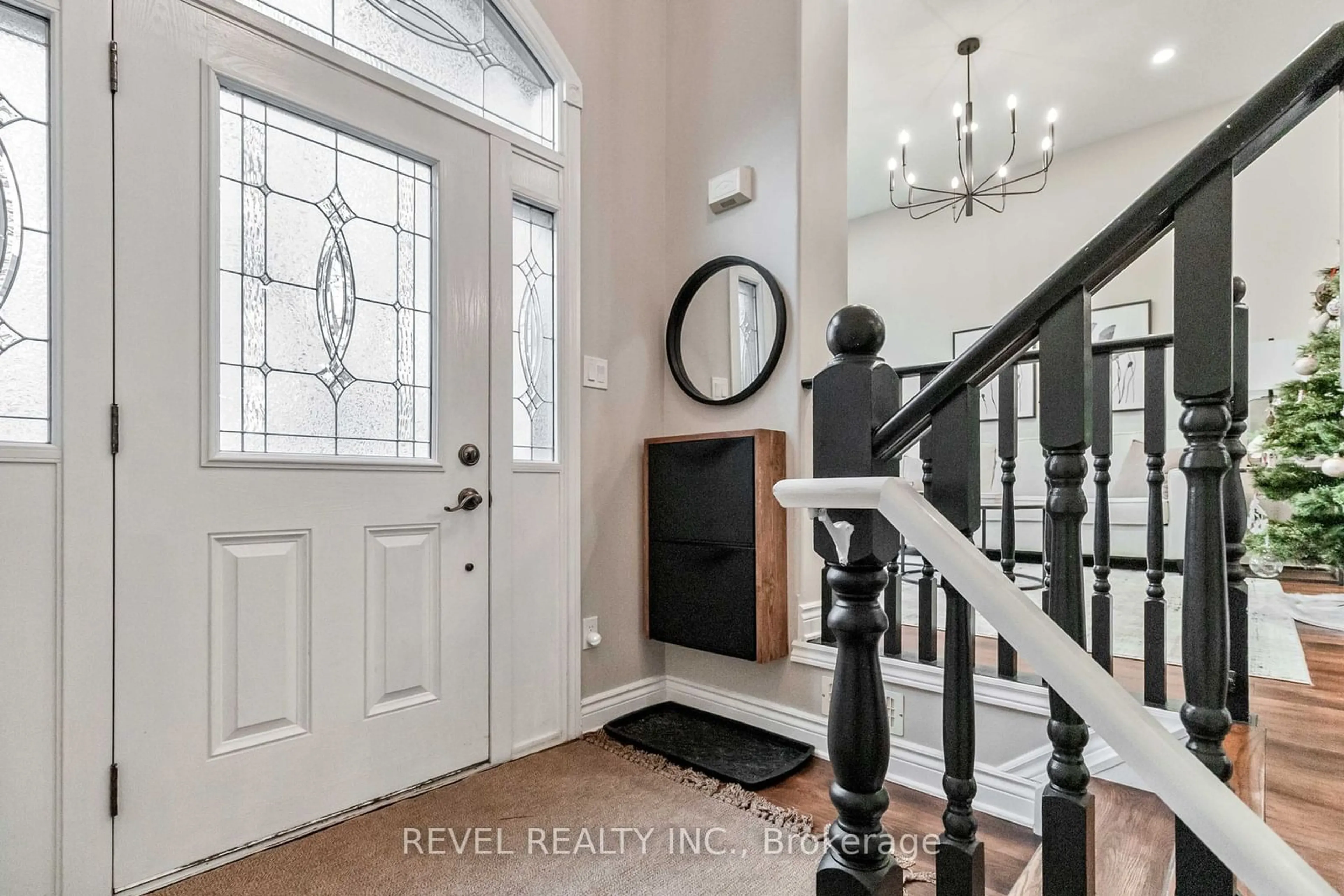 Indoor entryway for 89 Court Dr, Brant Ontario N3L 4G7