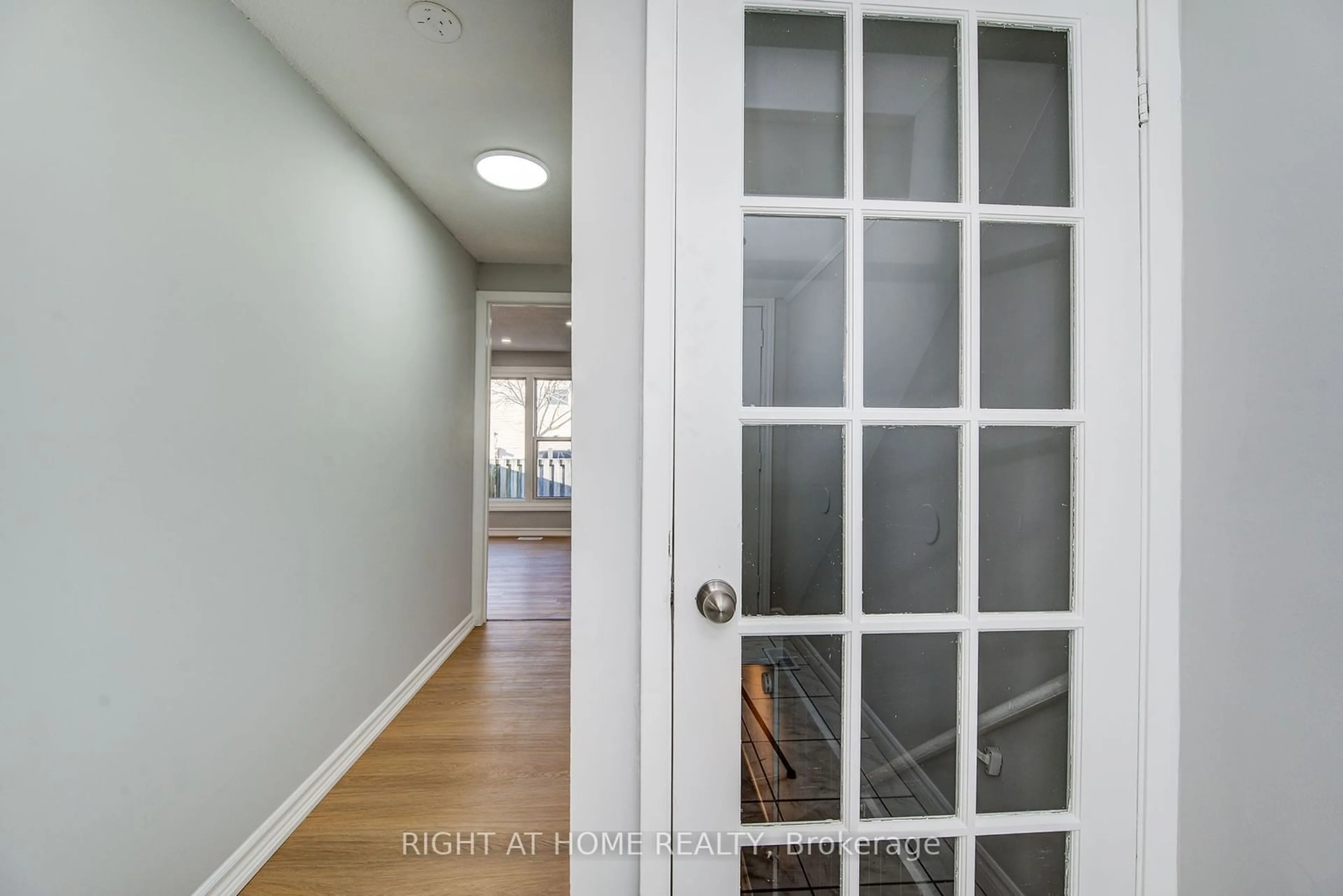 Indoor entryway for 210 Glamis Rd #54, Cambridge Ontario N1R 6L3