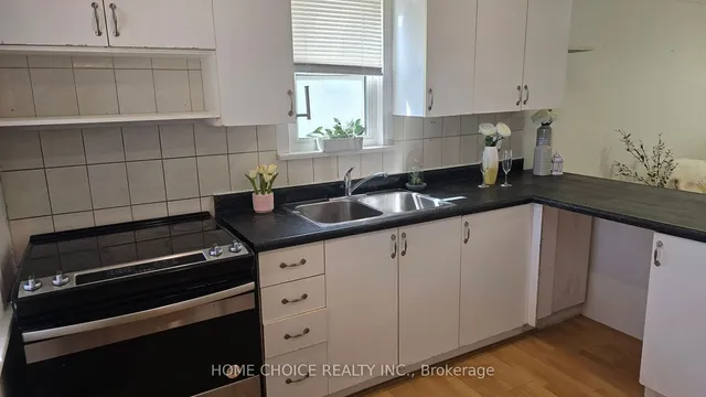 Additional property image - 558 Quebec St