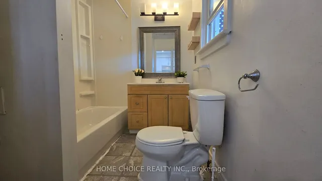 Additional property image - 558 Quebec St
