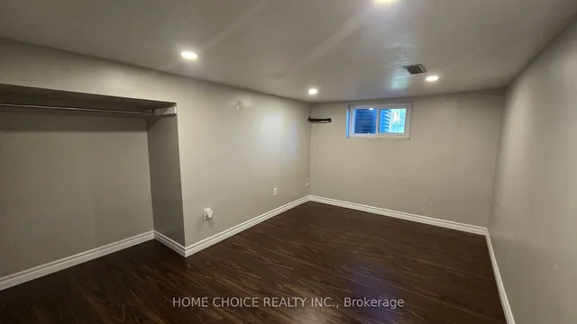 Additional property image - 558 Quebec St