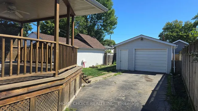 Additional property image - 558 Quebec St